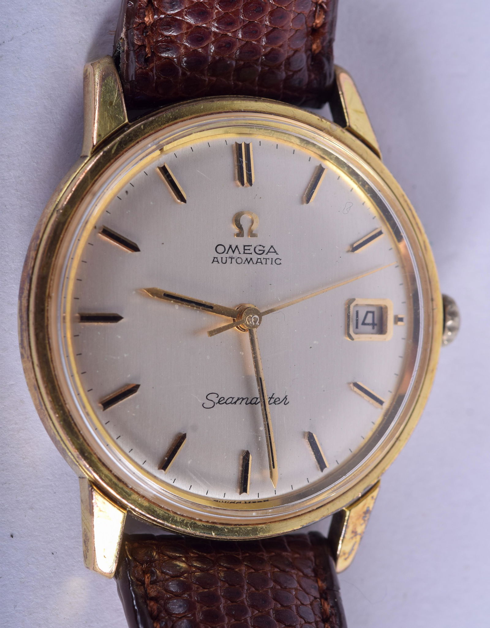 A VINTAGE OMEGA AUTOMATIC SEAMASTER WRISTWATCH. 3.25 cm (1 of 2)