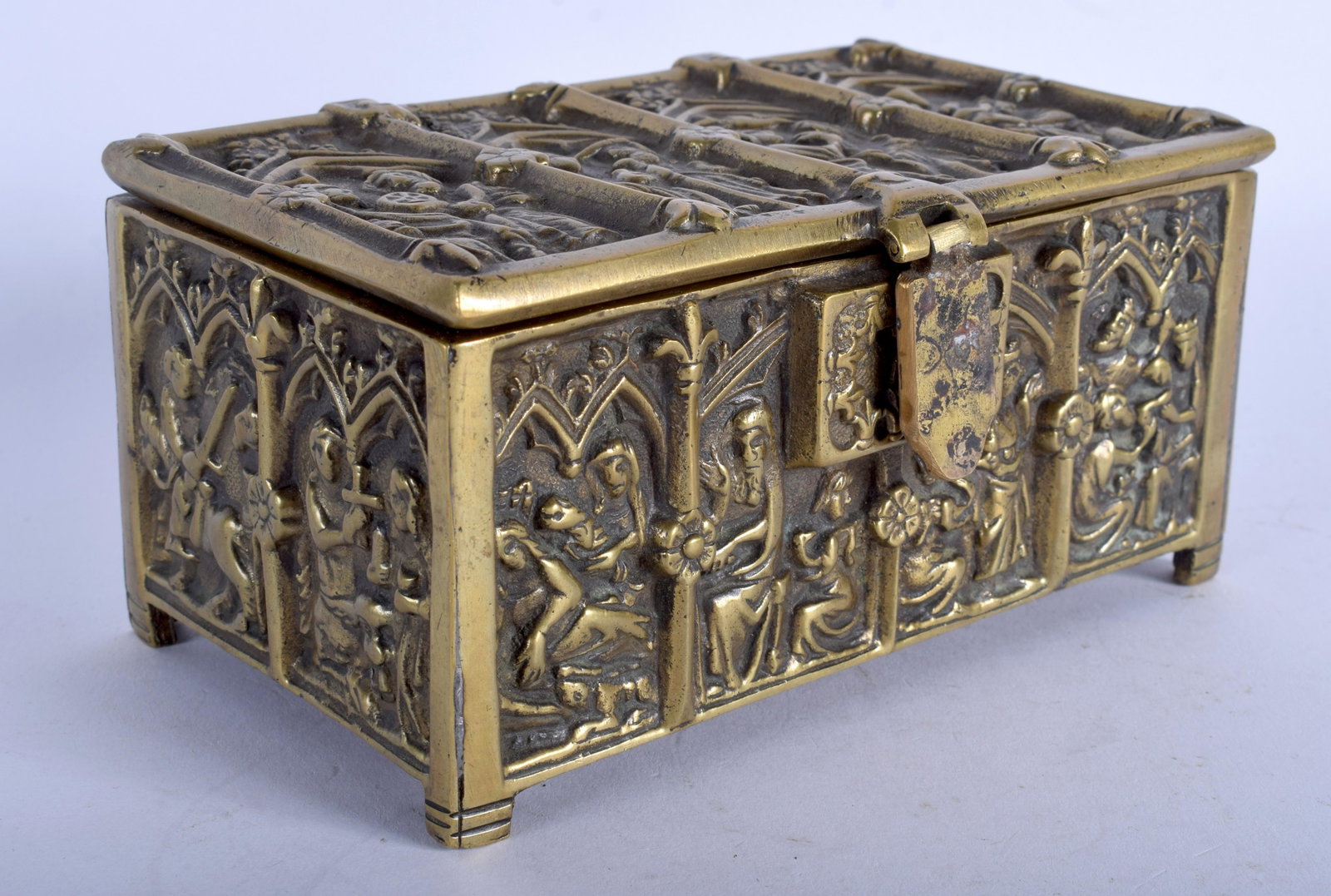 A 19TH CENTURY EUROPEAN BRONZE CASKET decorated with: A 19TH CENTURY EUROPEAN BRONZE CASKET decorated with medieval figures. 14 cm x 9 cm.