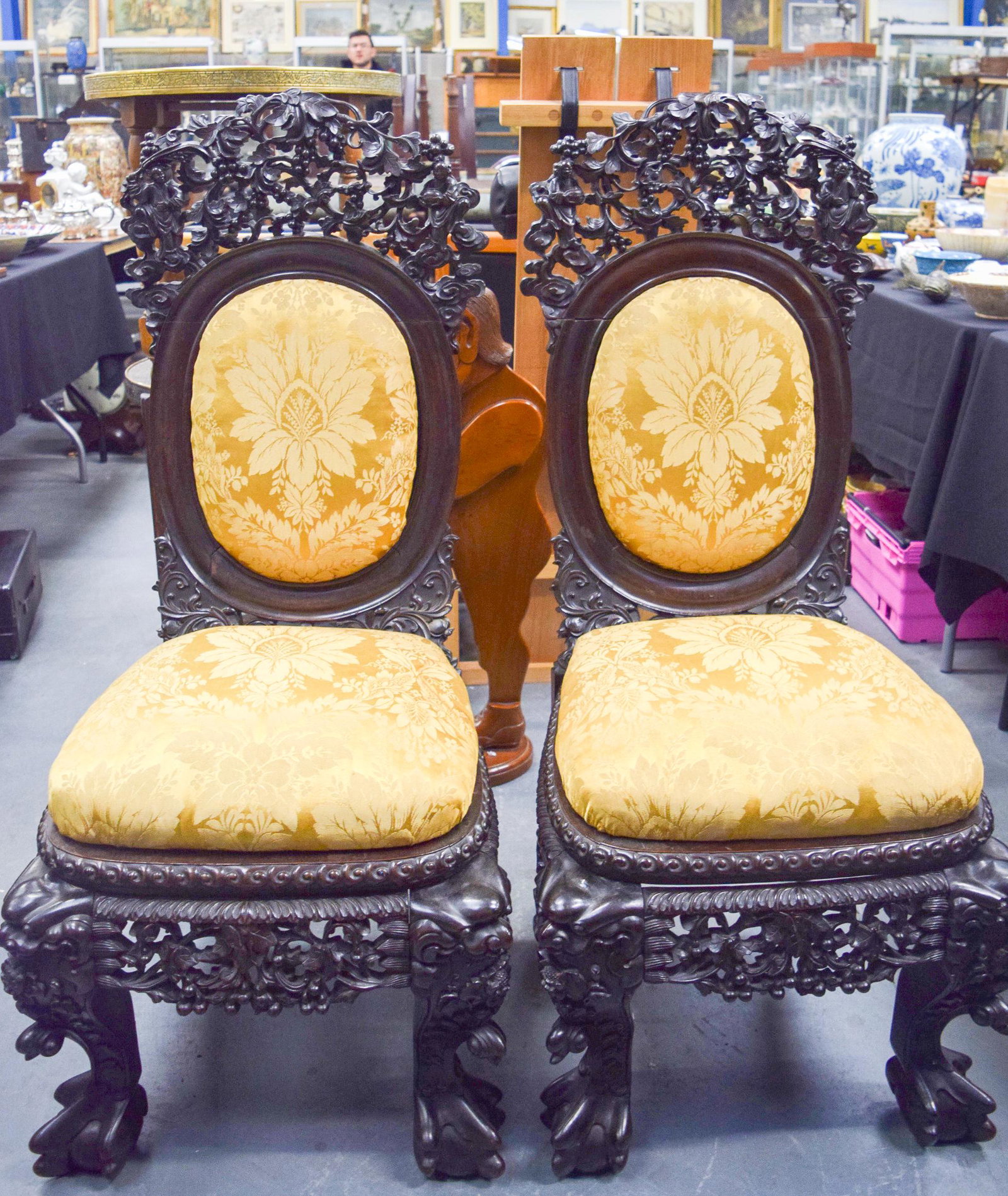 A GOOD PAIR OF 19TH CENTURY CHINESE HARDWOOD CHAIRS: A GOOD PAIR OF 19TH CENTURY CHINESE HARDWOOD CHAIRS carved with fruiting vines. 116 cm x 52 cm.