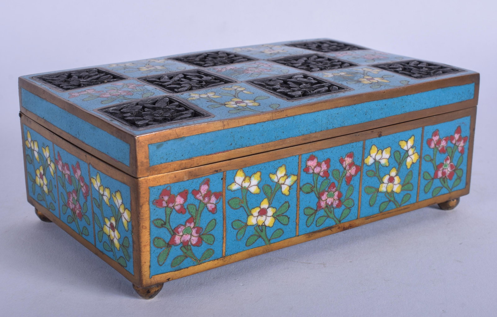 A RARE EARLY 20TH CENTURY CHINESE CLOISONNE AND BLACK: A RARE EARLY 20TH CENTURY CHINESE CLOISONNE AND BLACK LACQUER CASKET Late Qing. 15 cm x 9 cm.