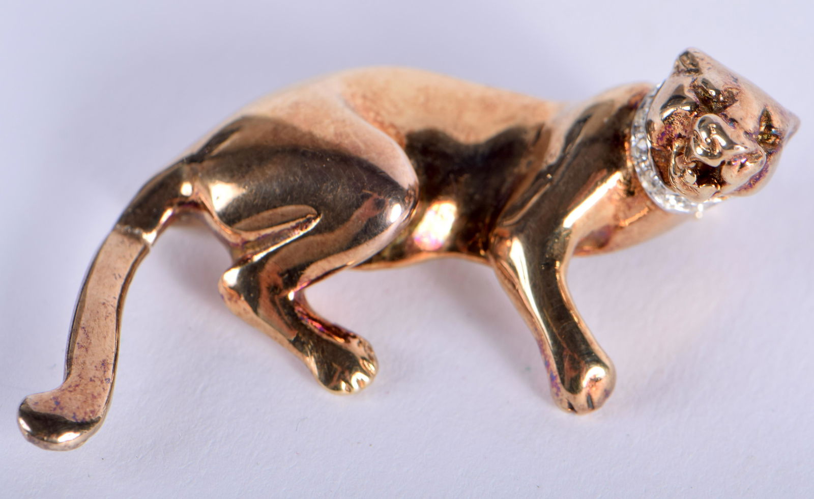 A VINTAGE CARTIER STYLE SILVER GILT BROOCH. 4.75 cm (1 of 3)