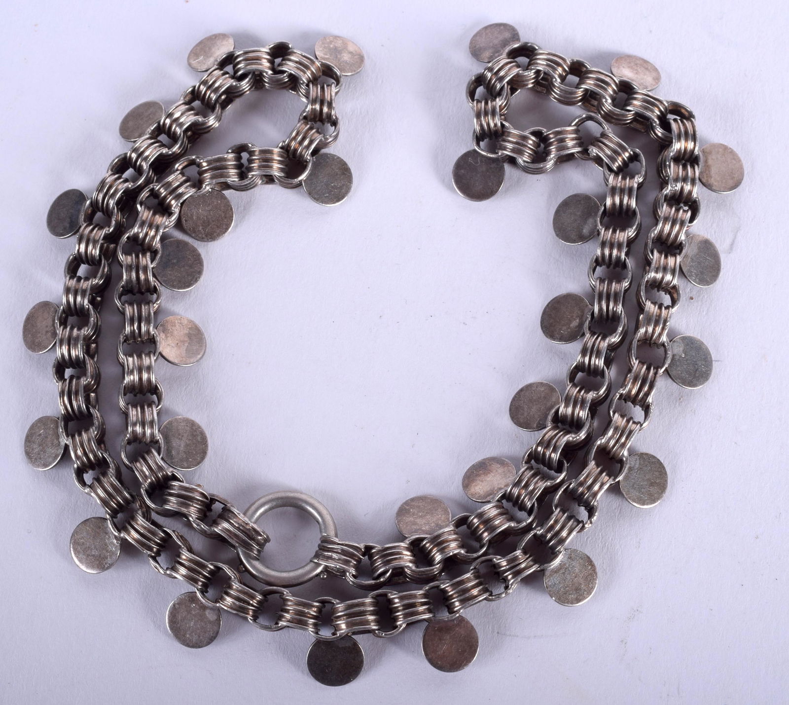 A VINTAGE SILVER NECKLACE. 45 cm long. (1 of 1)