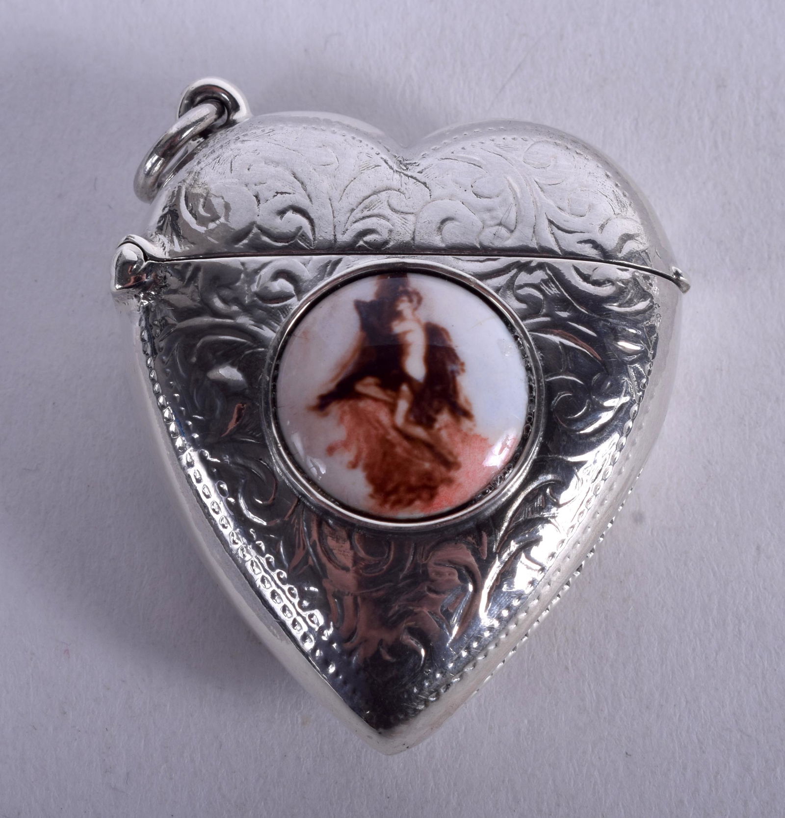 A SILVER HEART VESTA CASE. 3.25 cm wide. (1 of 3)