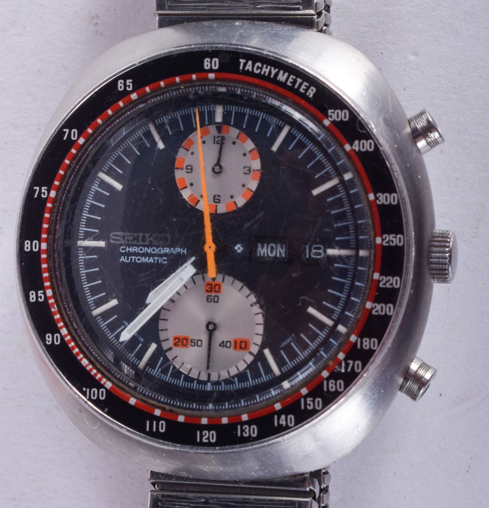 A VINTAGE SEIKO CHRONOGRAPH AUTOMATIC WRIST WATCH. 4.25 (1 of 2)