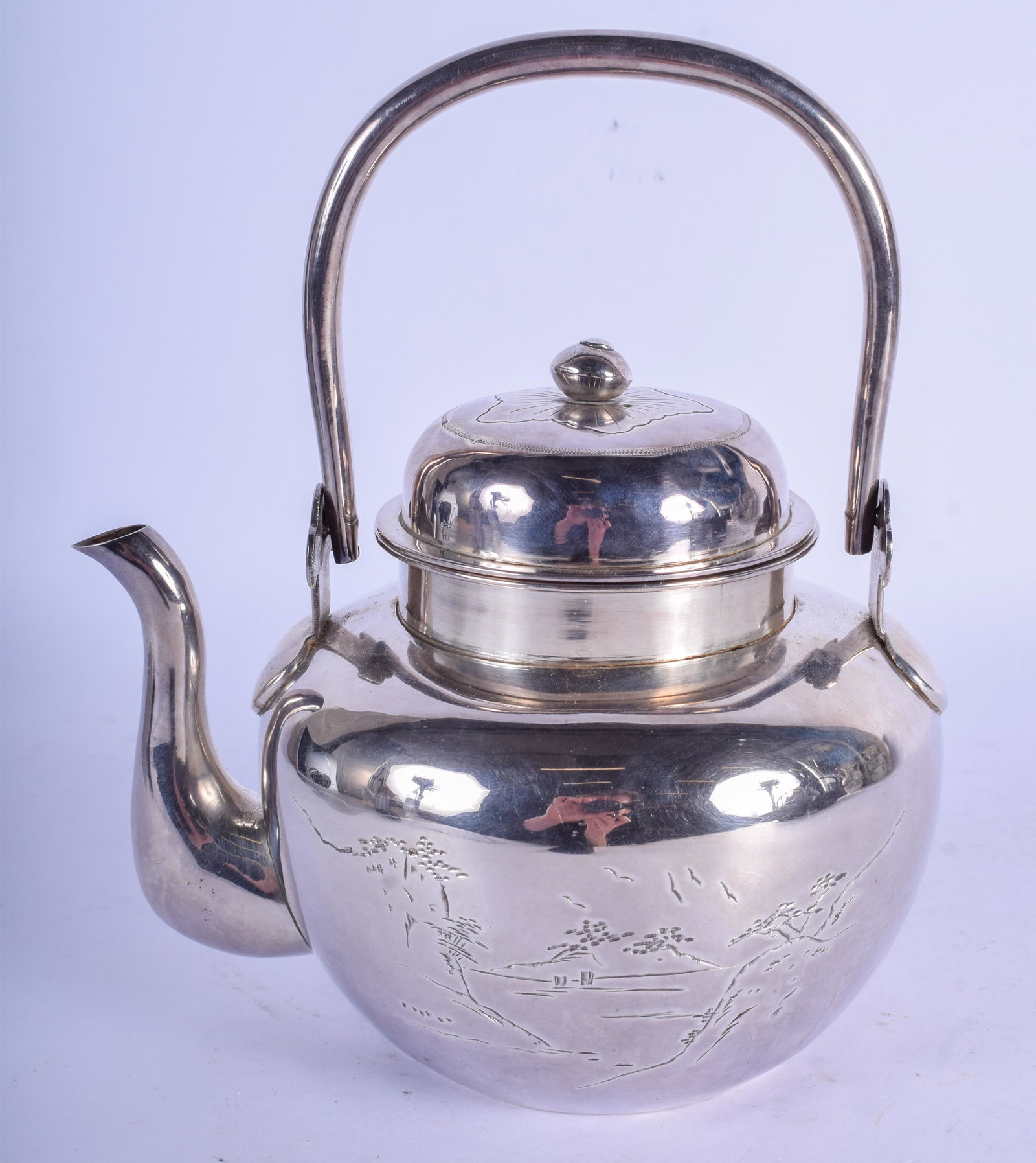 AN EARLY 20TH CENTURY JAPANESE MEIJI PERIOD SILVER: AN EARLY 20TH CENTURY JAPANESE MEIJI PERIOD SILVER TEAPOT decorated with landscape. 367 grams. 14 cm wide.