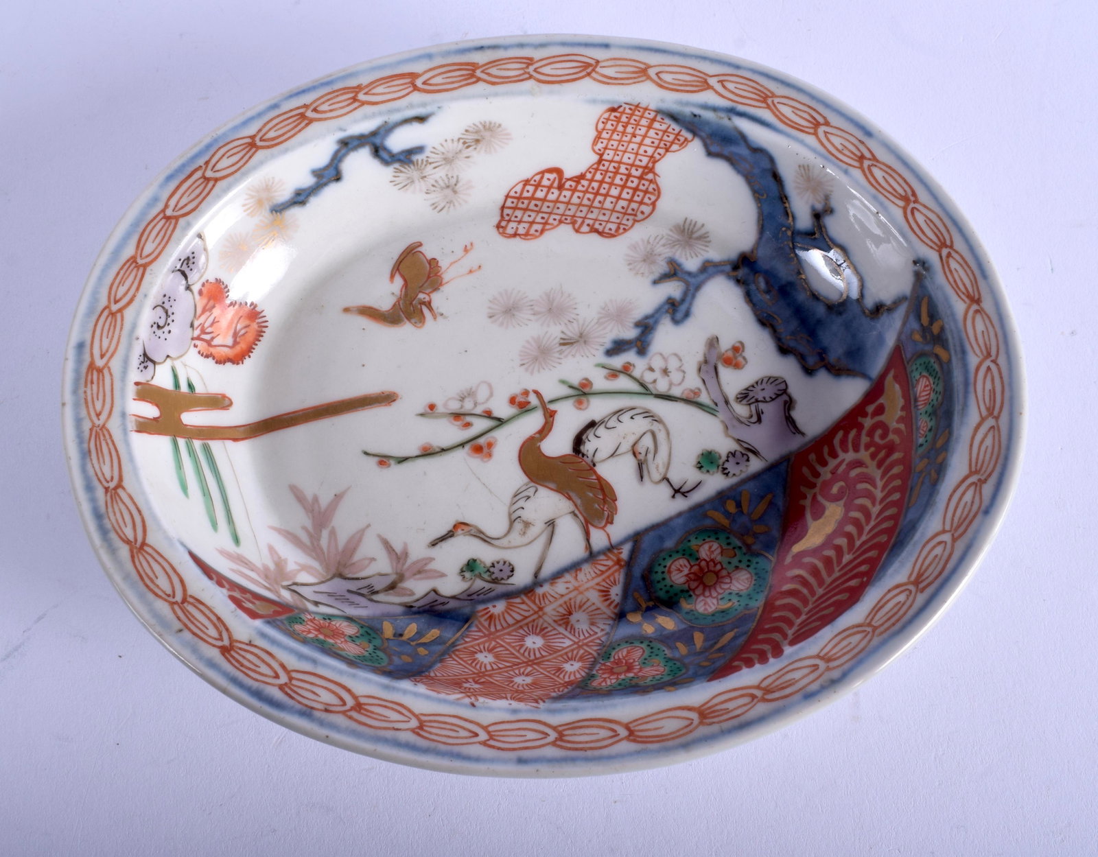 A SMALL 18TH CENTURY JAPANESE EDO PERIOD IMARI DISH: A SMALL 18TH CENTURY JAPANESE EDO PERIOD IMARI DISH painted with birds and foliage. 16 cm x 13 cm.