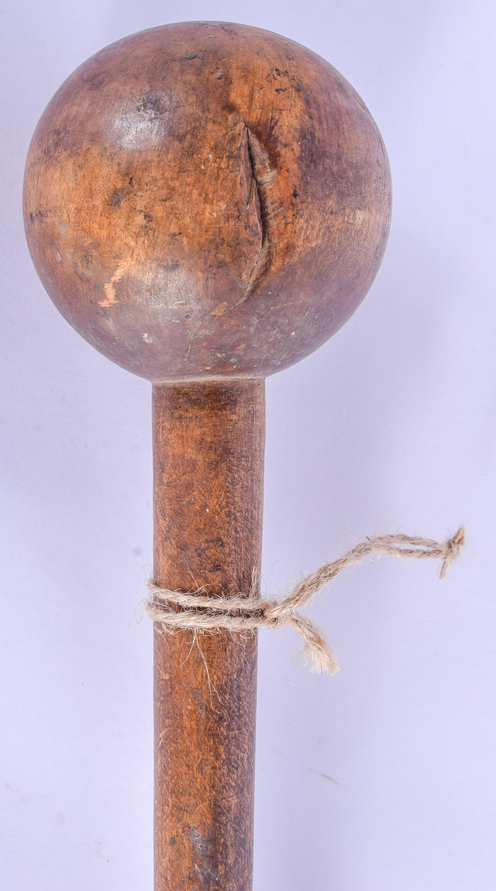A 19TH CENTURY AFRICAN TRIBAL THROWING CLUB. 71 cm: A 19TH CENTURY AFRICAN TRIBAL THROWING CLUB. 71 cm long.