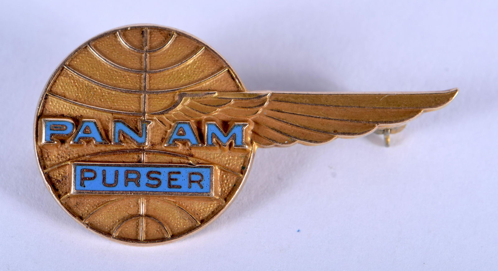 A VINTAGE PAN AM AIRLINES PIN. (1 of 3)