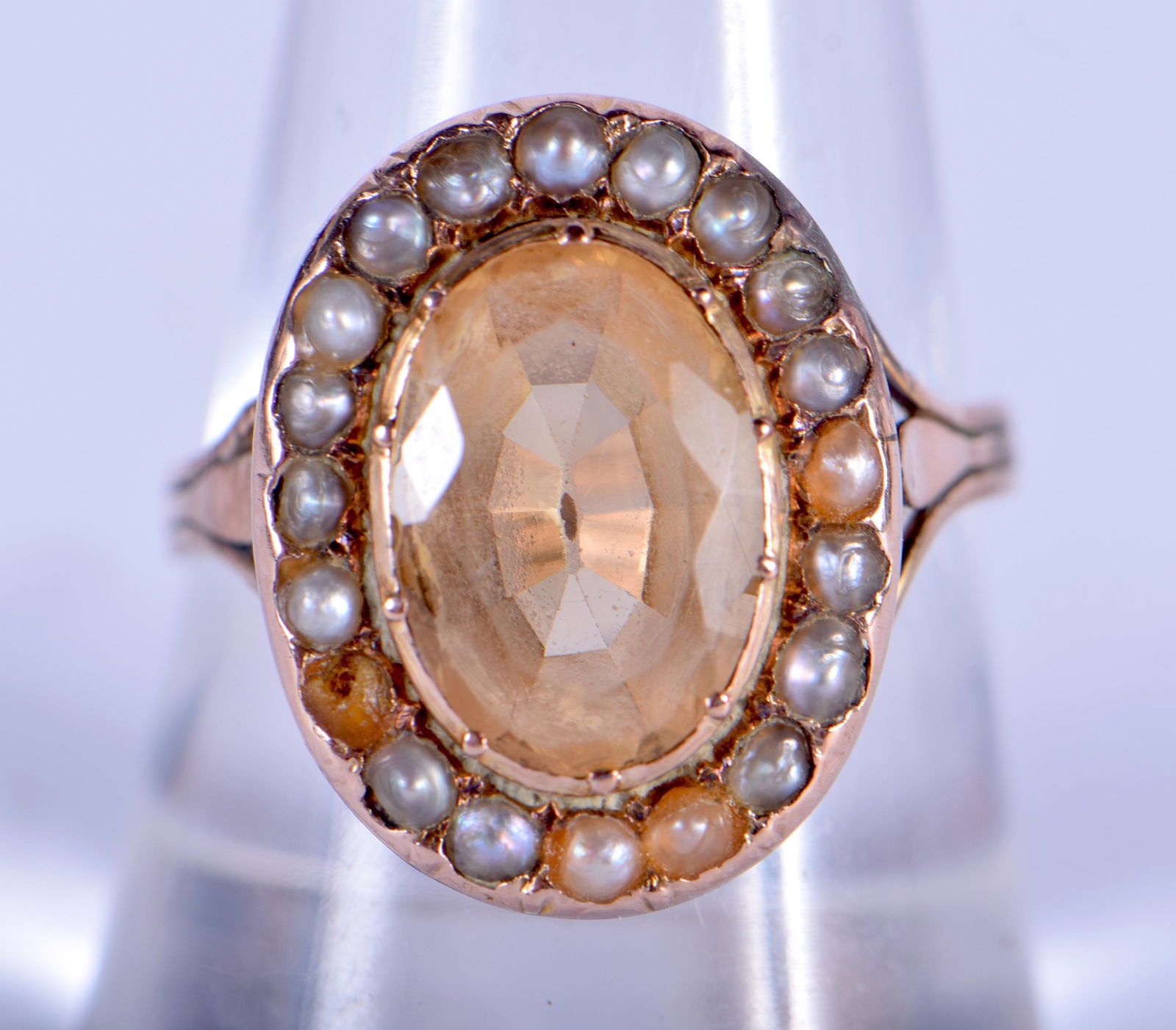 AN ANTIQUE GOLD PEARL AND TOPAZ RING. 4.2 grams. R. (1 of 2)