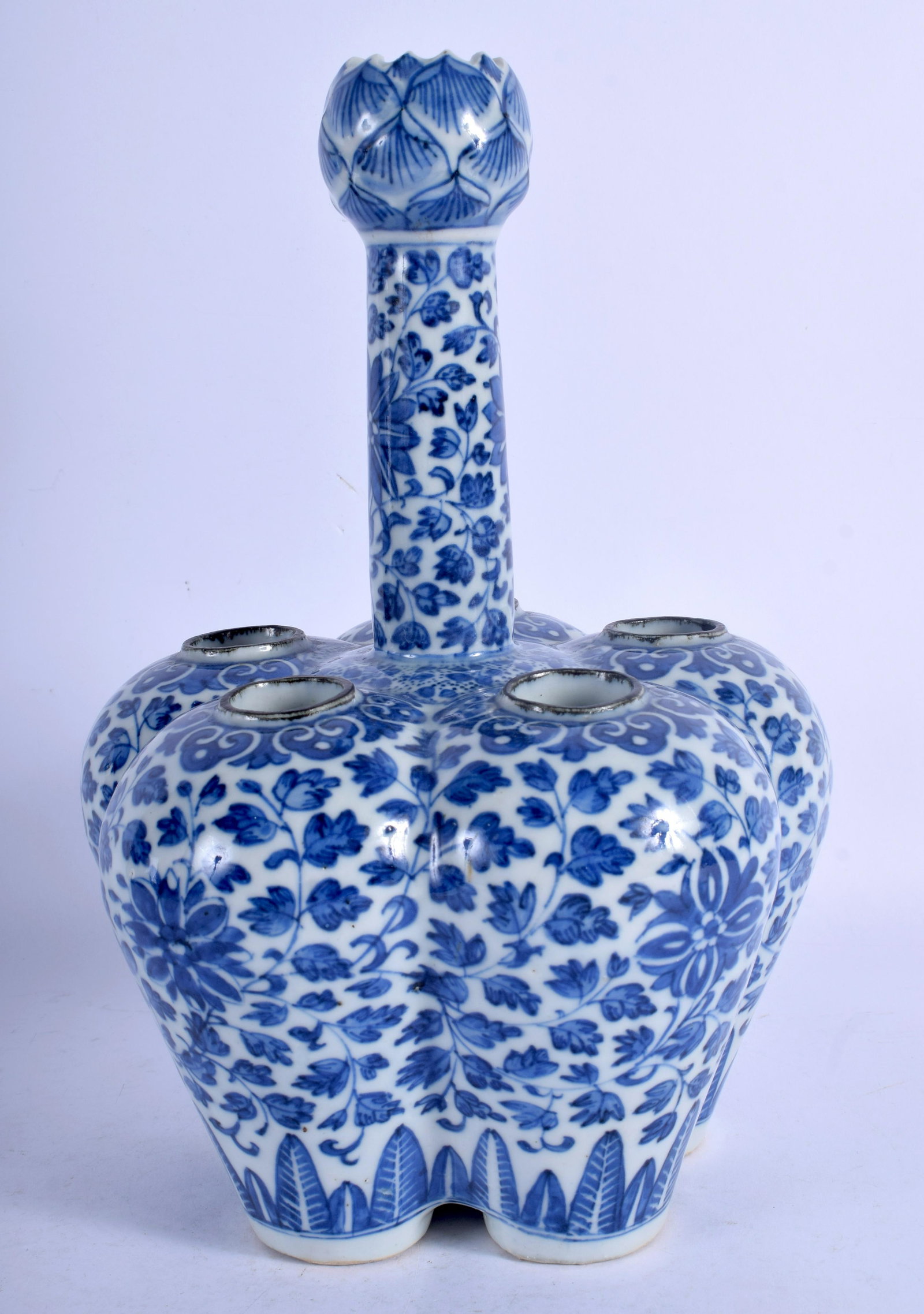 AN 18TH CENTURY CHINESE BLUE AND WHITE 'PERSIAN MARKET': AN 18TH CENTURY CHINESE BLUE AND WHITE 'PERSIAN MARKET' POSY TULIP VASE Qianlong, painted with floral sprays. 27 cm x 14 cm.