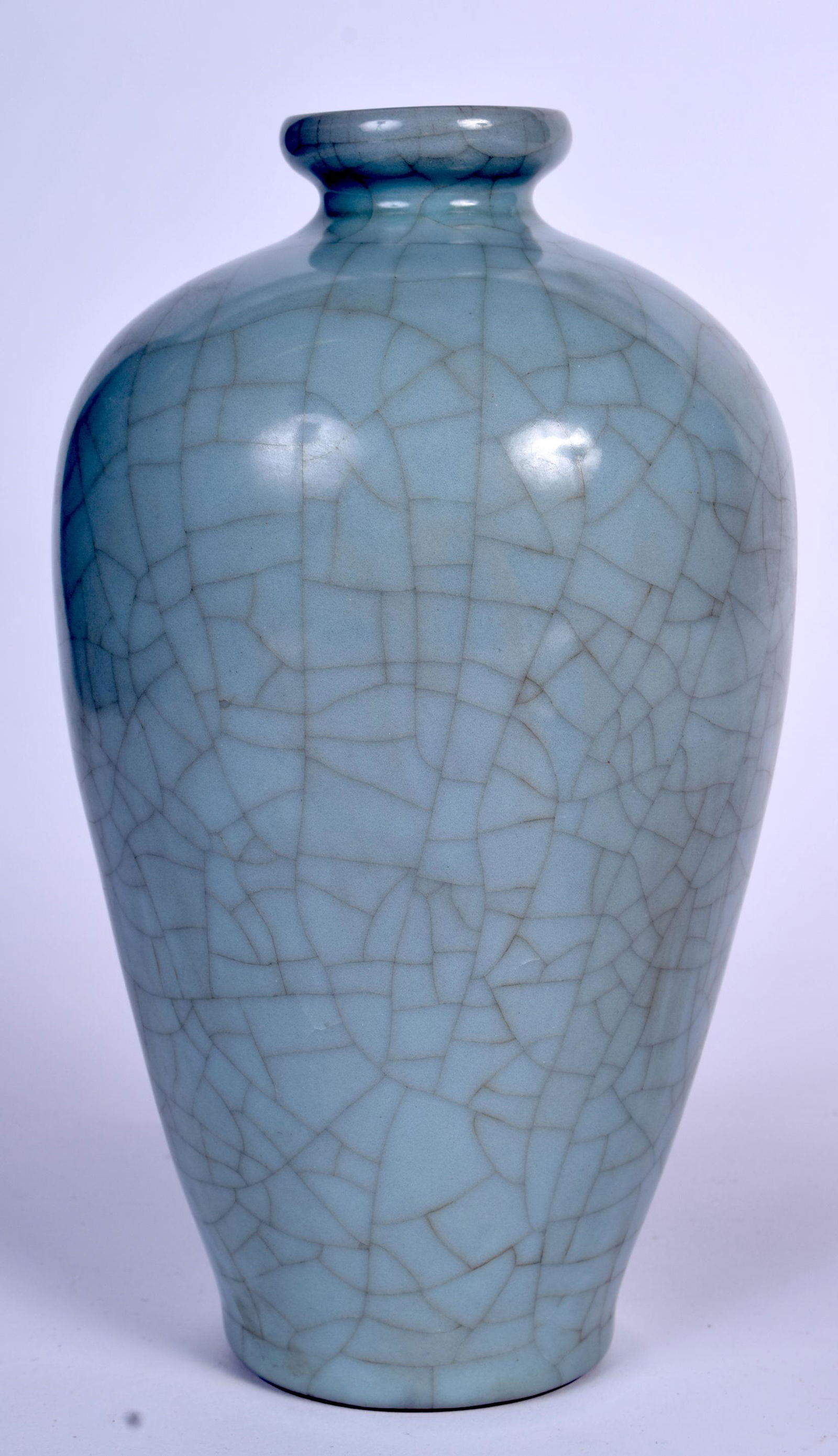 A CHINESE GE  TYPE BALUSTER VASE, 20th century. 25 cm (1 of 2)