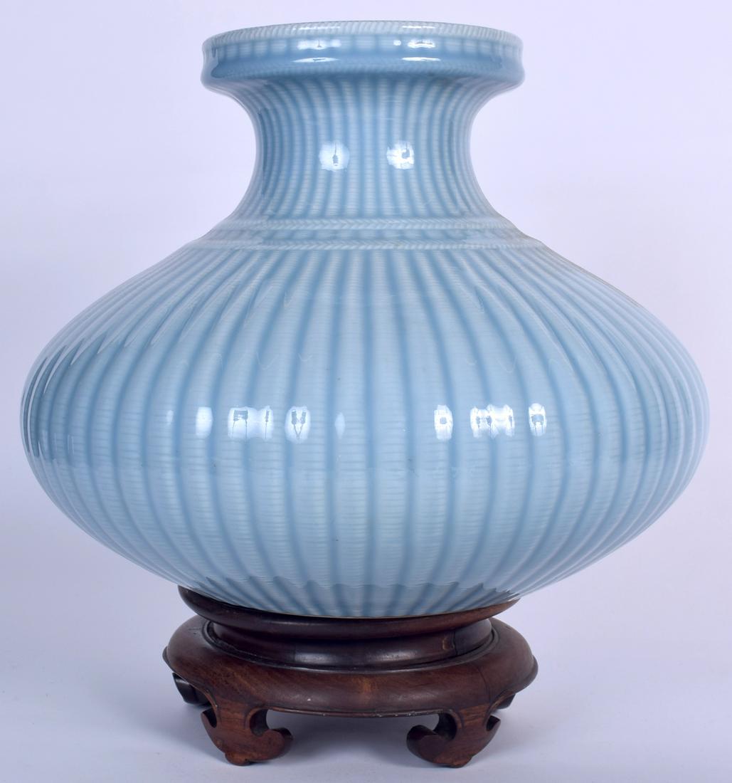 A LARGE EARLY 20TH CENTURY CHINESE BASKET WEAVE BLUE (1 of 2)