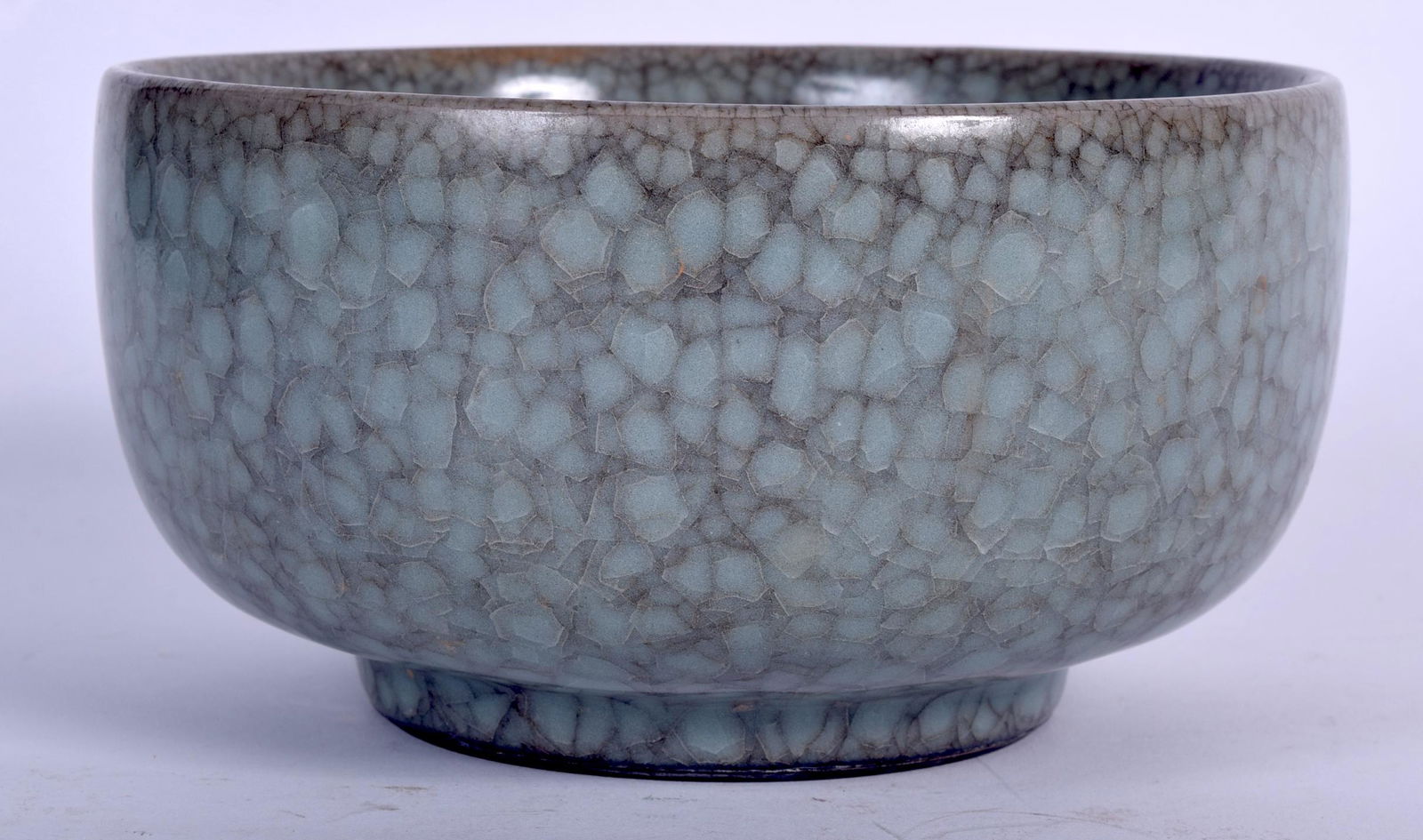 A CHINESE GE TYPE CRACKLE GLAZED BOWL, of plain form. (1 of 2)