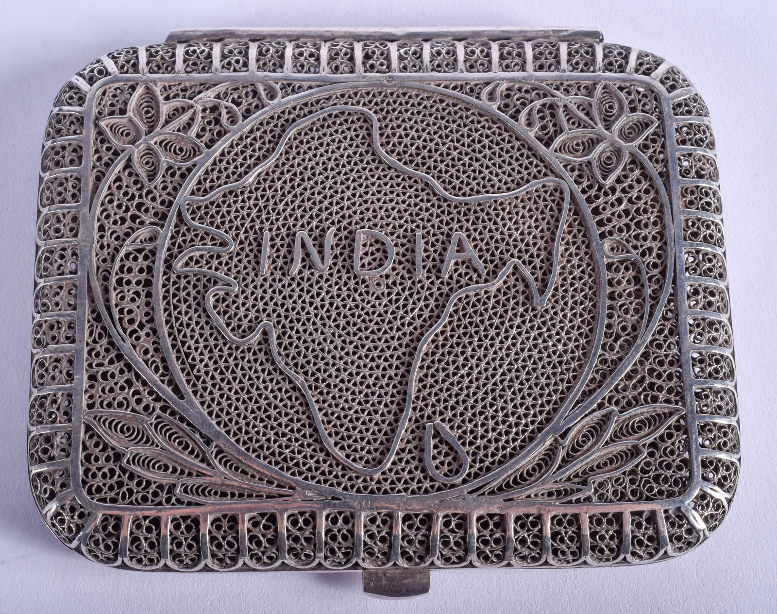 A VINTAGE SILVER INDIAN FILIGREE CIGARETTE CASE. 4.3 (1 of 3)