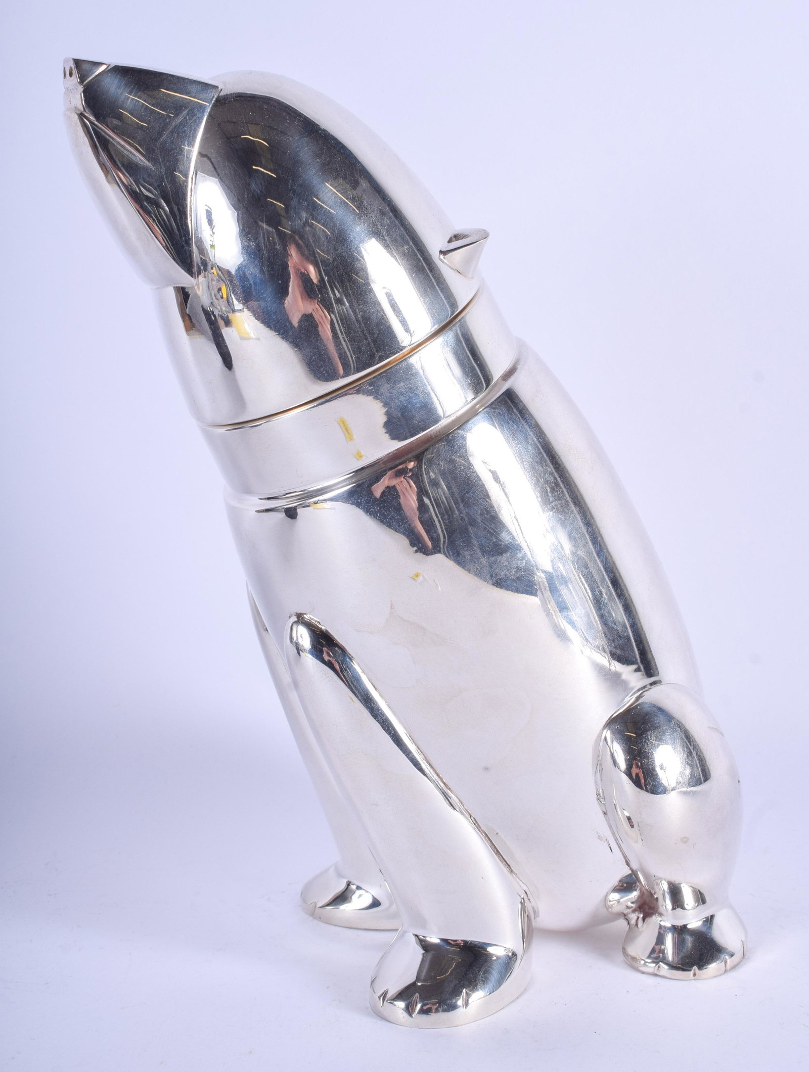 A SILVER PLATED POLAR BEAR COCKTAIL SHAKER. 29 cm high.: A SILVER PLATED POLAR BEAR COCKTAIL SHAKER. 29 cm high.