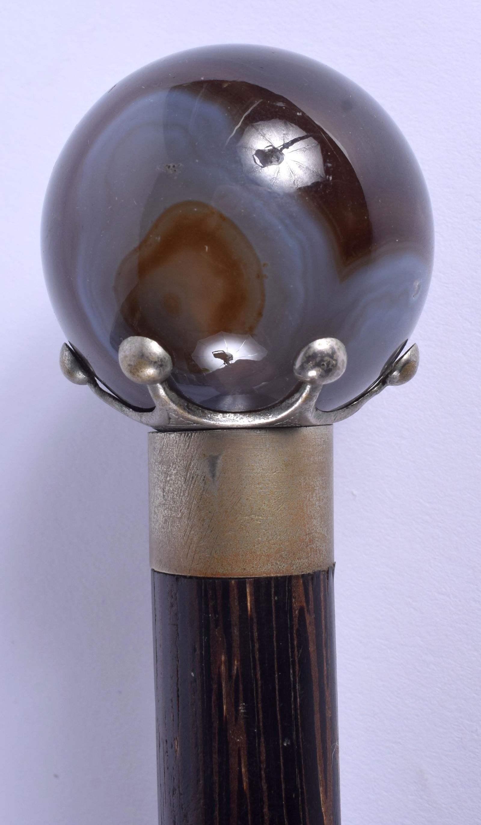 AN ANTIQUE CARVED AGATE HANDLED WALKING CANE. 98 cm (1 of 3)