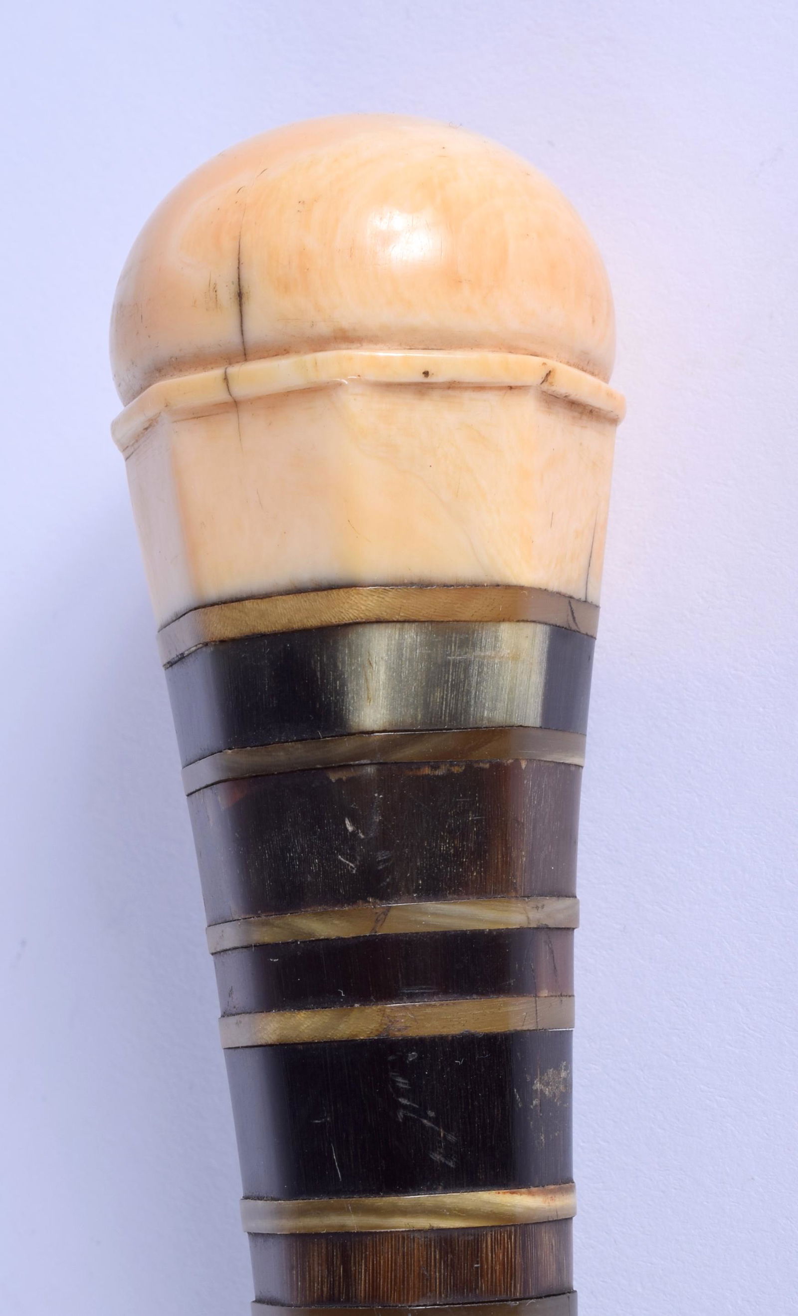 A RARE 19TH CENTURY CARVED BONE MULTI SECTIONAL HORN: A RARE 19TH CENTURY CARVED BONE MULTI SECTIONAL HORN CANE of facetted form. 78 cm long.