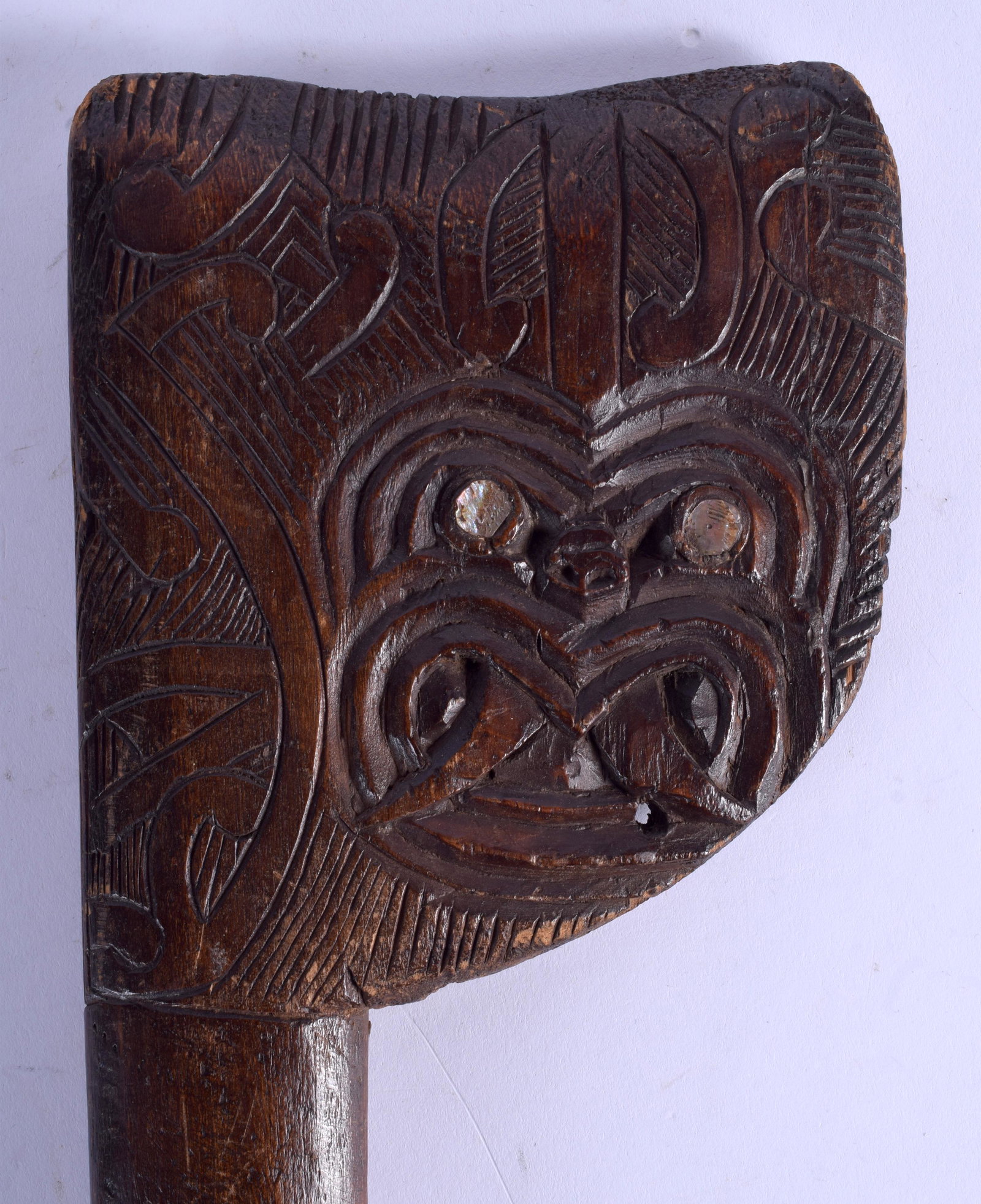 A VINTAGE TRIBAL NEW ZEALAND MAORI CARVED WOOD: A VINTAGE TRIBAL NEW ZEALAND MAORI CARVED WOOD TEWHATEWHA CLUB with mother of pearl inlaid eyes. 120 cm long.