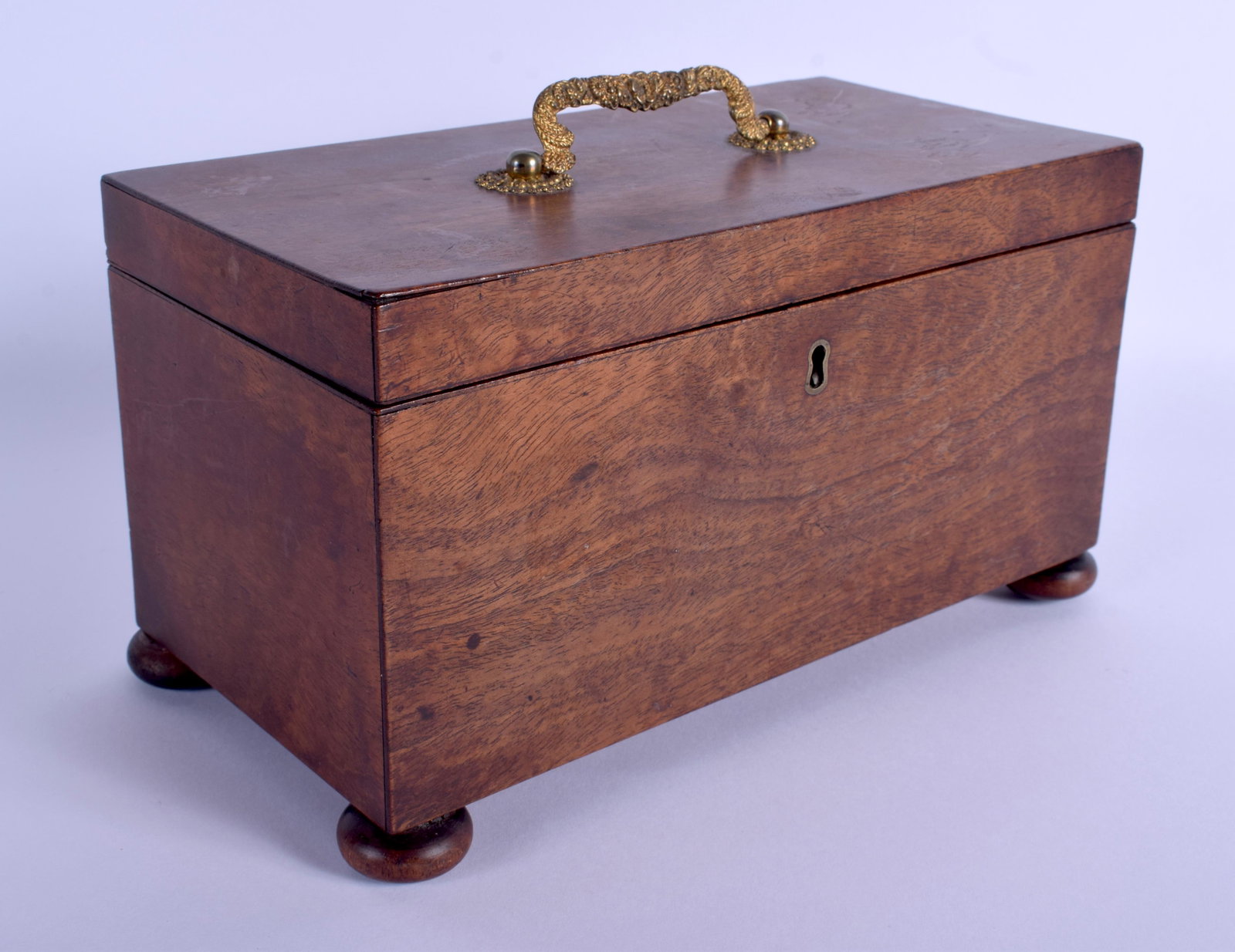 A GEORGE III MAHOGANY TEA CADDY. 23 cm x 12 cm.: A GEORGE III MAHOGANY TEA CADDY. 23 cm x 12 cm.