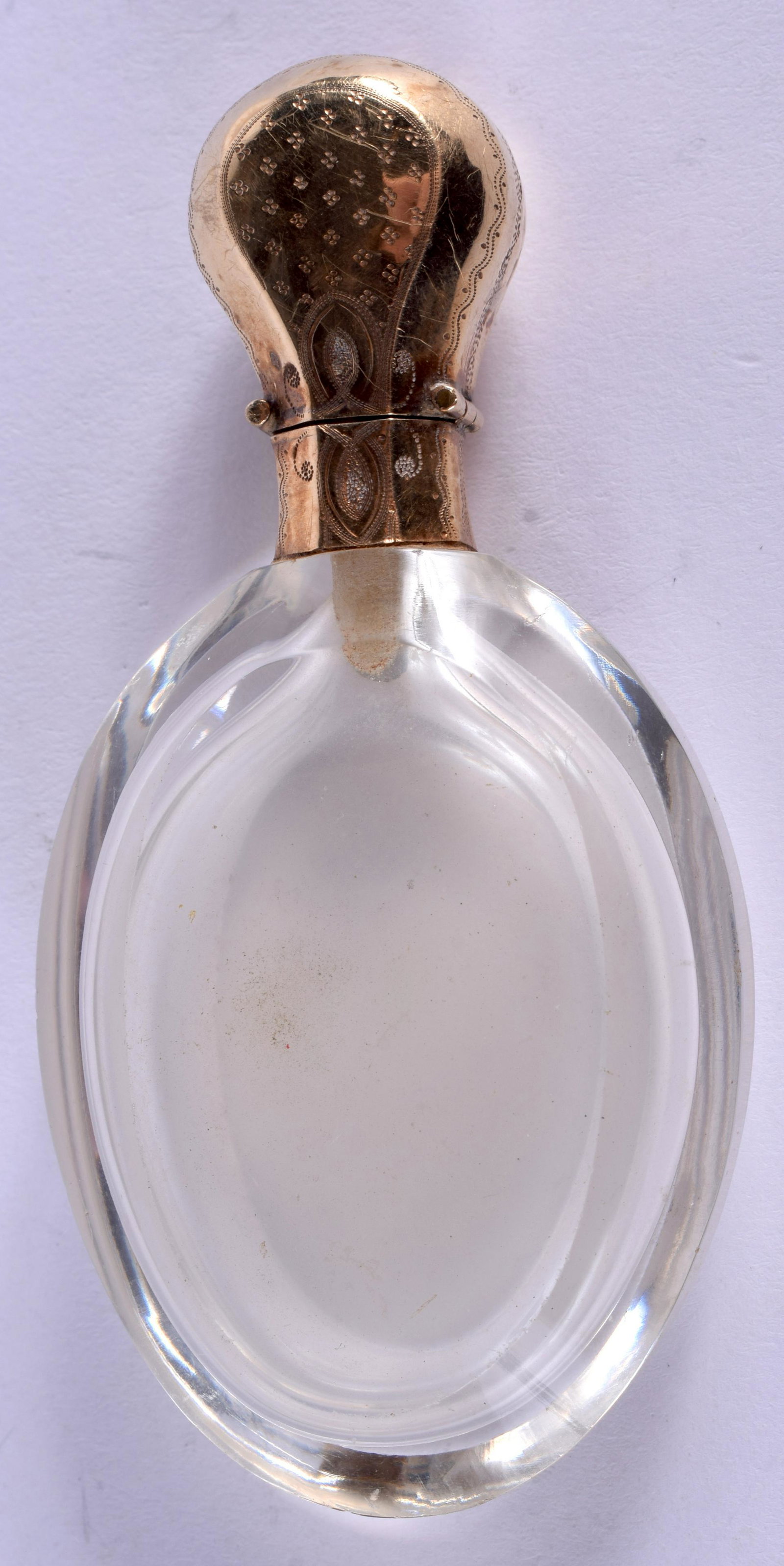 AN ANTIQUE FRENCH GOLD AND CRYSTAL GLASS SCENT BOTTLE.: AN ANTIQUE FRENCH GOLD AND CRYSTAL GLASS SCENT BOTTLE. 8.5 cm high.