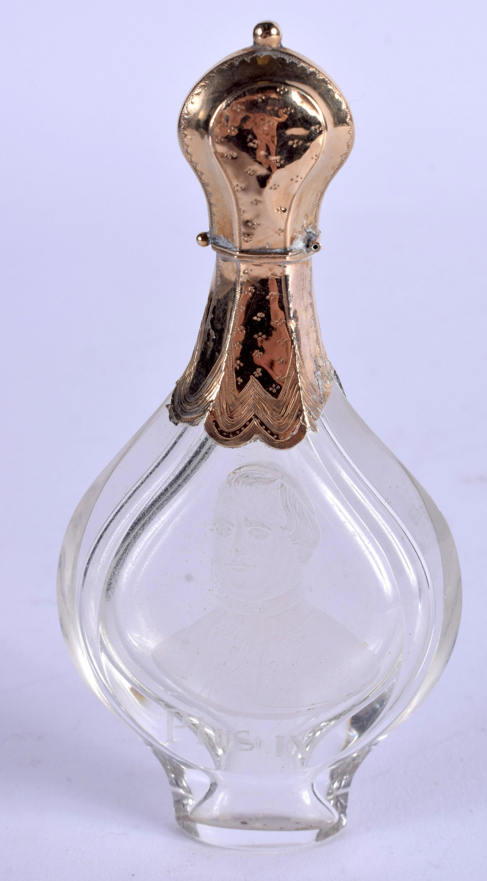 AN ANTIQUE FRENCH GOLD AND CRYSTAL GLASS SCENT BOTTLE.: AN ANTIQUE FRENCH GOLD AND CRYSTAL GLASS SCENT BOTTLE. 9.5 cm high.