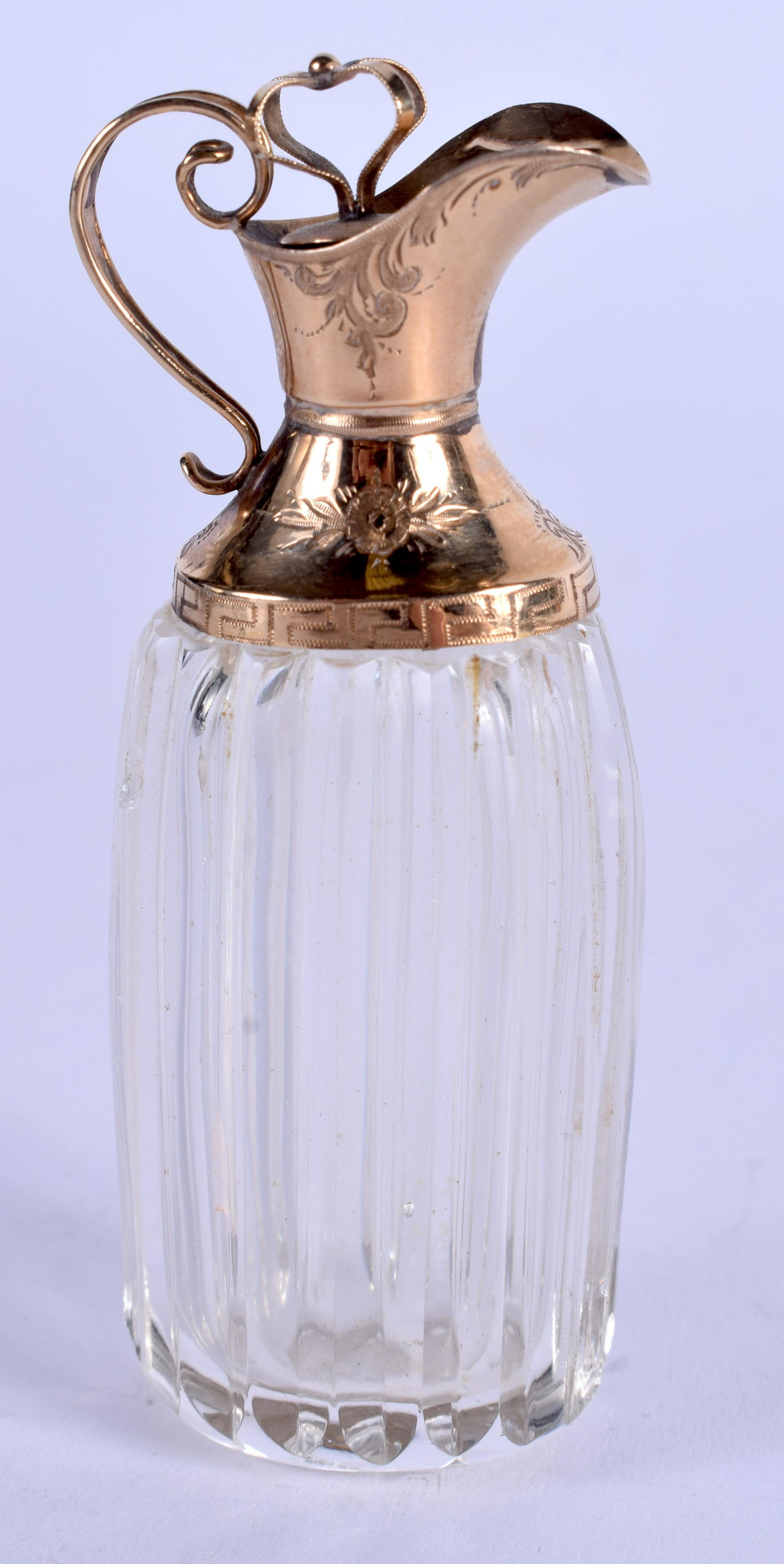 AN ANTIQUE FRENCH GOLD AND CRYSTAL GLASS SCENT BOTTLE.: AN ANTIQUE FRENCH GOLD AND CRYSTAL GLASS SCENT BOTTLE. 8 cm high.