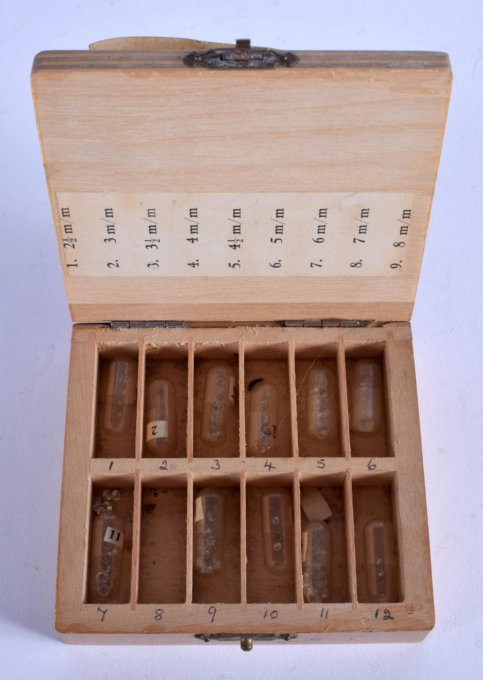 A CASED SET OF ANTIQUE CASED WHITE SPINELS LOOSE GEM: A CASED SET OF ANTIQUE CASED WHITE SPINELS LOOSE GEM STONES. (qty)