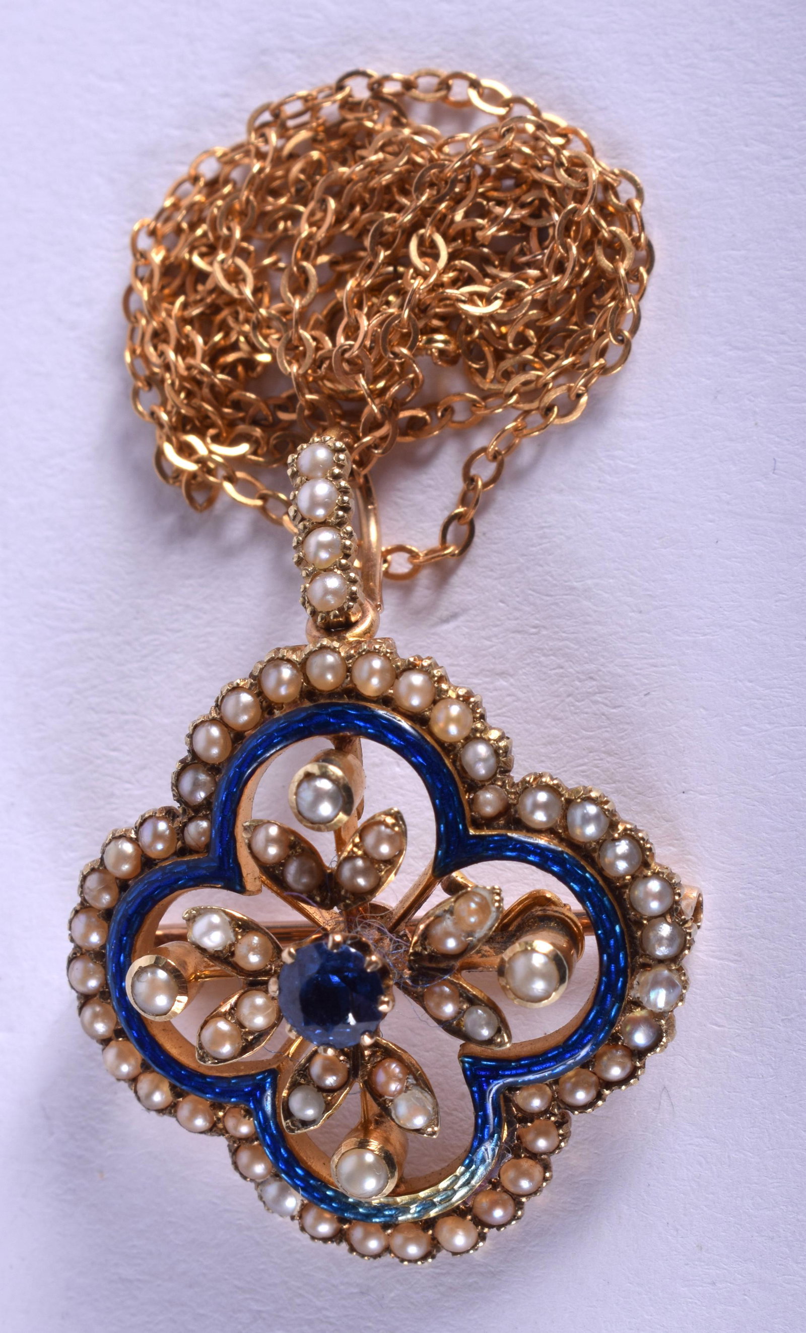 A FINE EDWARDIAN 18CT GOLD ENAMEL SAPPHIRE AND PEARL: A FINE EDWARDIAN 18CT GOLD ENAMEL SAPPHIRE AND PEARL NECKLACE. 8.5 grams.