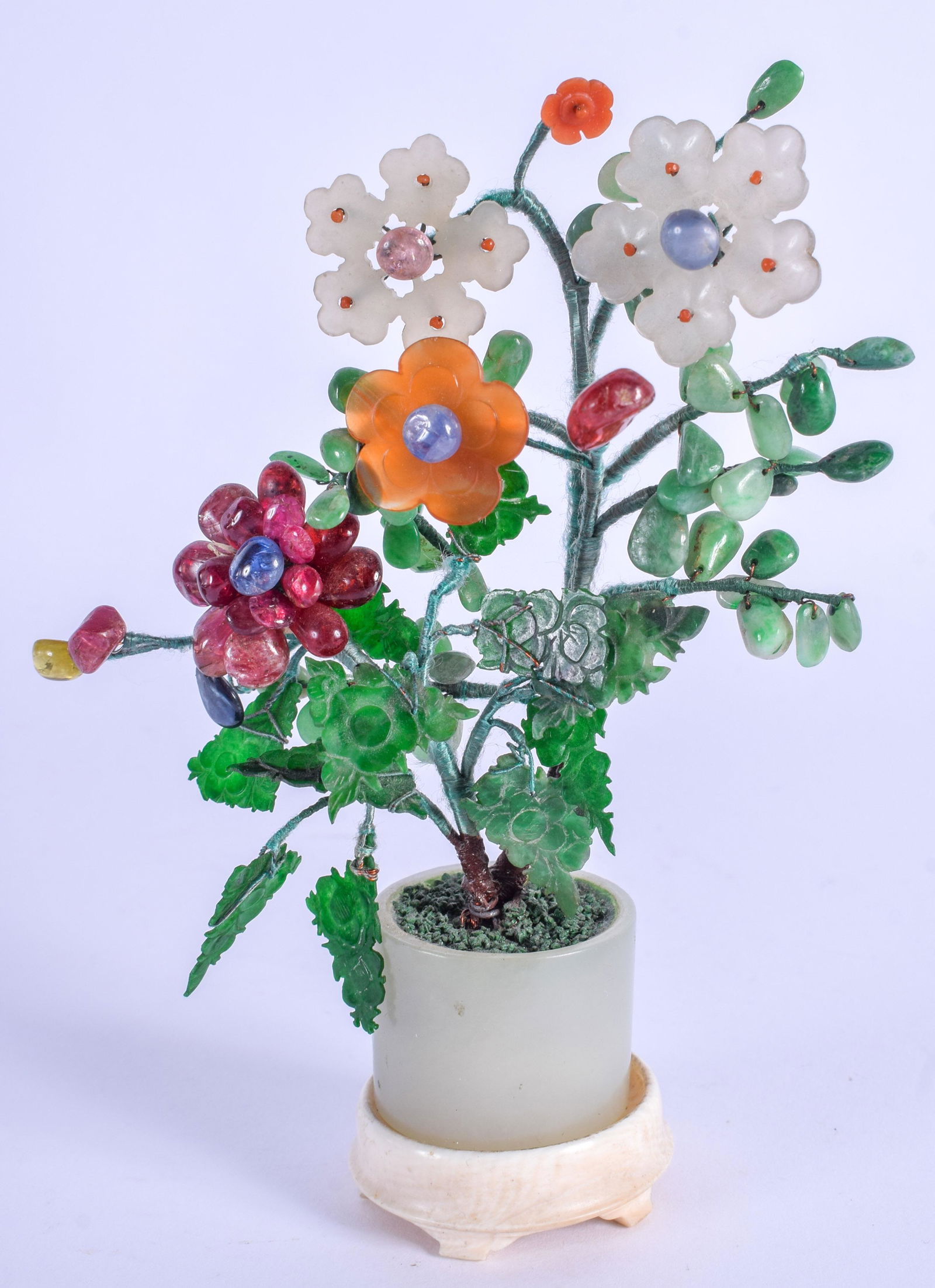 A MAJESTIC 18TH/19TH CENTURY CHINESE IMPERIAL JADE (1 of 5)