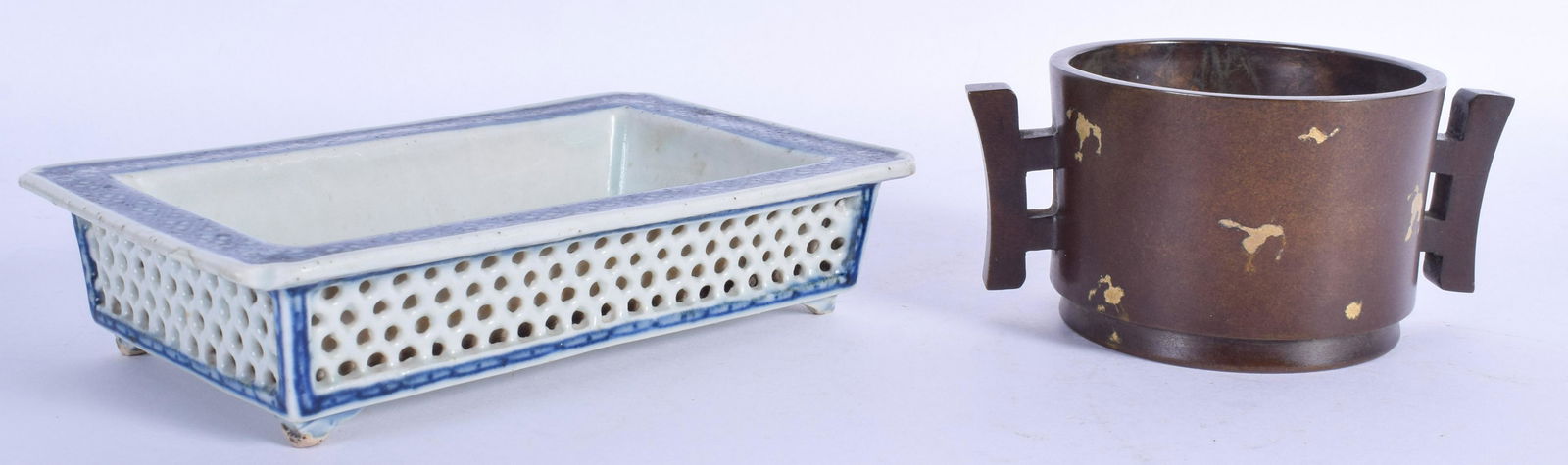 A 19TH CENTURY CHINESE BLUE AND WHITE PORCELAIN CENSER (1 of 3)