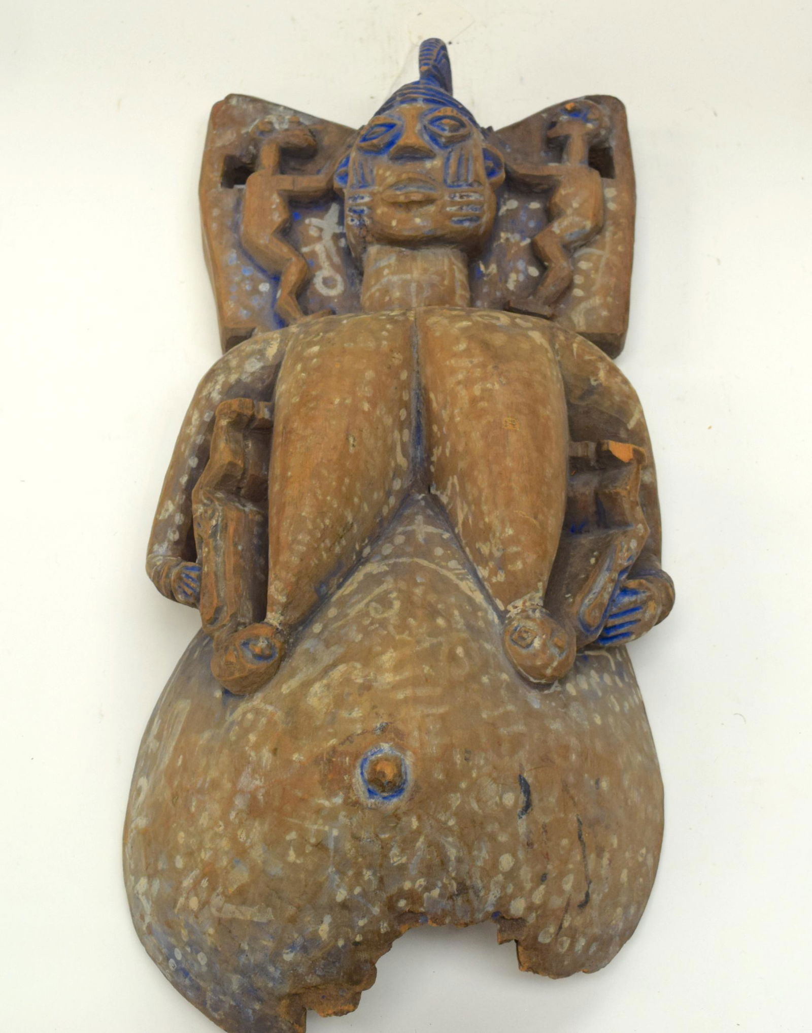 A TRIBAL YORUBA BELLY MASK. Nigeria. 28cm x 15c: A TRIBAL YORUBA BELLY MASK. Nigeria. 28cm x 15cm x 64cm