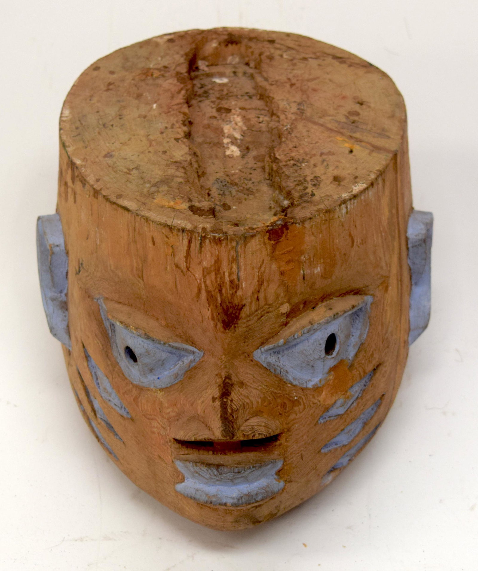 A TRIBAL YORUBA GELEDE HELMET MASK. Nigeria. 20: A TRIBAL YORUBA GELEDE HELMET MASK. Nigeria. 20cm x 16cm x 26cm
