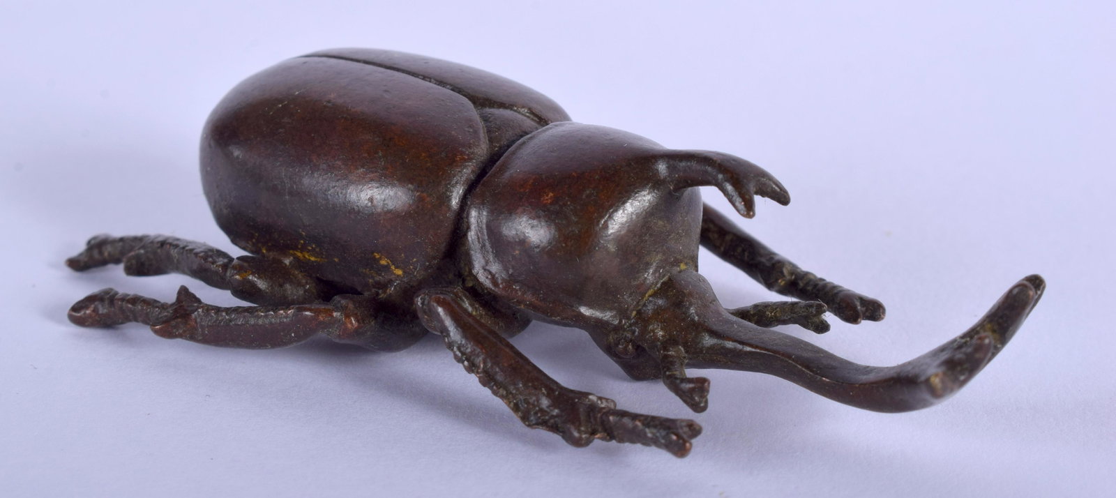 A JAPANESE BRONZE BEETLE. 7 cm long: A JAPANESE BRONZE BEETLE. 7 cm long