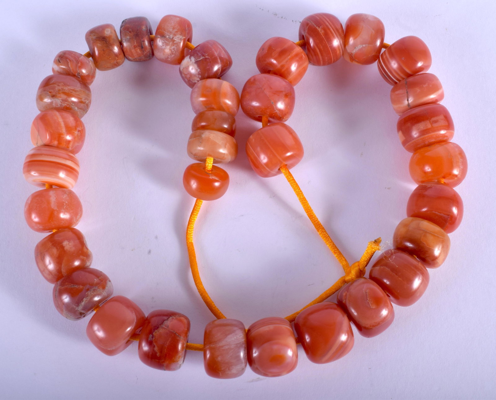 A MIDDLE EASTERN AGATE NECKLACE. 52 cm long.: A MIDDLE EASTERN AGATE NECKLACE. 52 cm long.