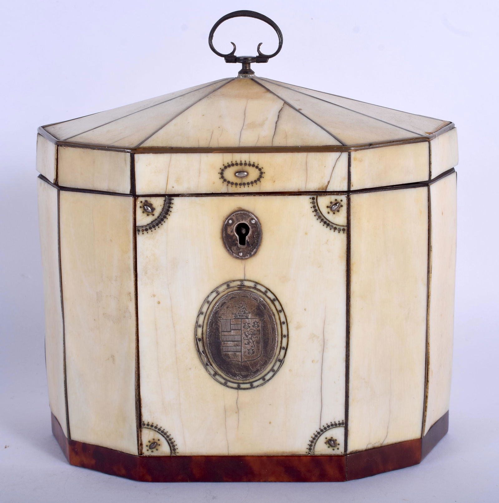 A LARGE GEORGE III CARVED bone AND Shell TEA CADD: A LARGE GEORGE III CARVED bone AND Shell TEA CADDY with silver plaque, decorated with motifs. 15 cm x 12 cm.