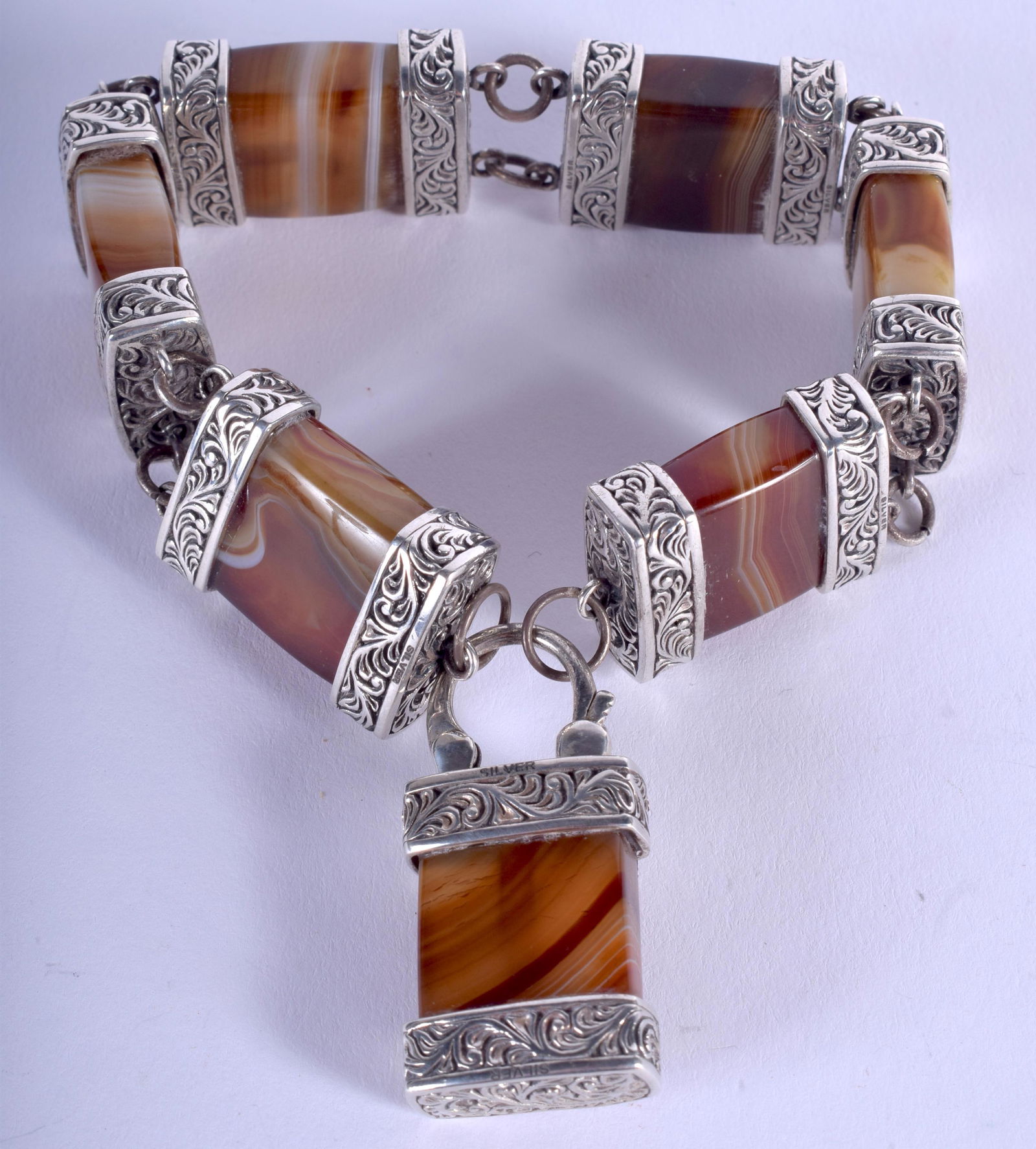 A CONTINENTAL SILVER AND AGATE BRACELET. 22 cm lo (1 of 2)