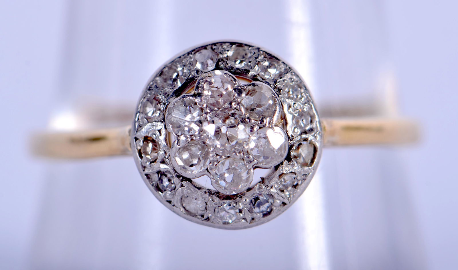 AN ANTIQUE 18CT GOLD AND PLATINUM AND DIAMOND RIN (1 of 4)