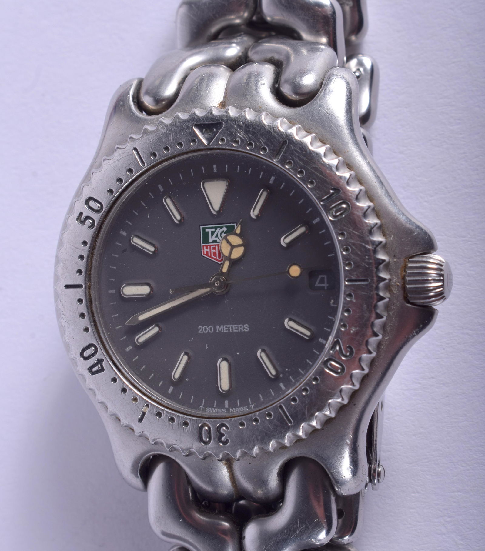 A BOXED VINTAGE TAGHEUER STAINLESS STEEL WRISTWAT (1 of 4)