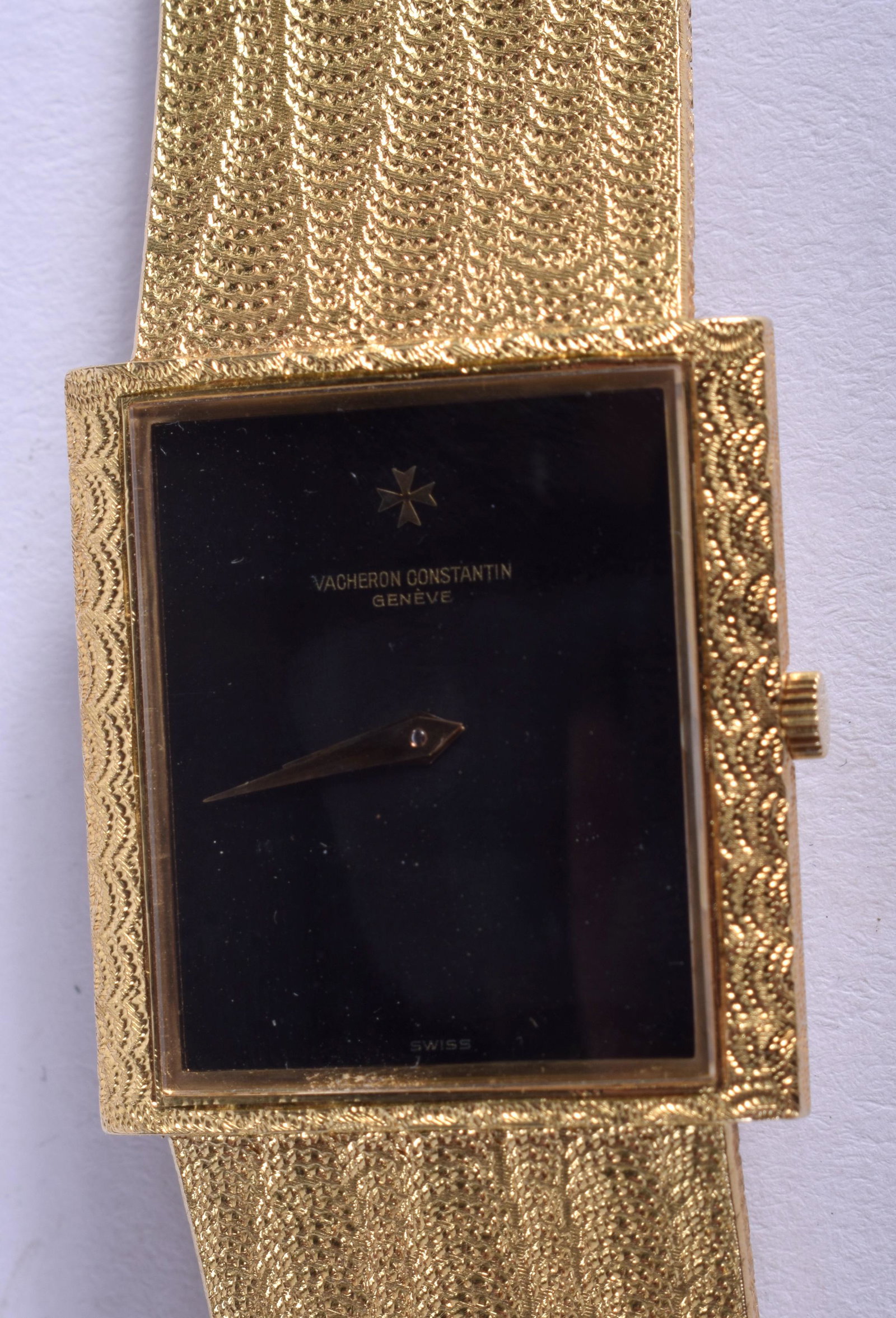 A GOOD 18CT GOLD VACHERON & CONSTANTIN BLACK DIAL: A GOOD 18CT GOLD VACHERON & CONSTANTIN BLACK DIAL WRISTWATCH with 18ct gold strap. 89 grams overall. Dial 2.5 cm wide, 17.5 cm long.