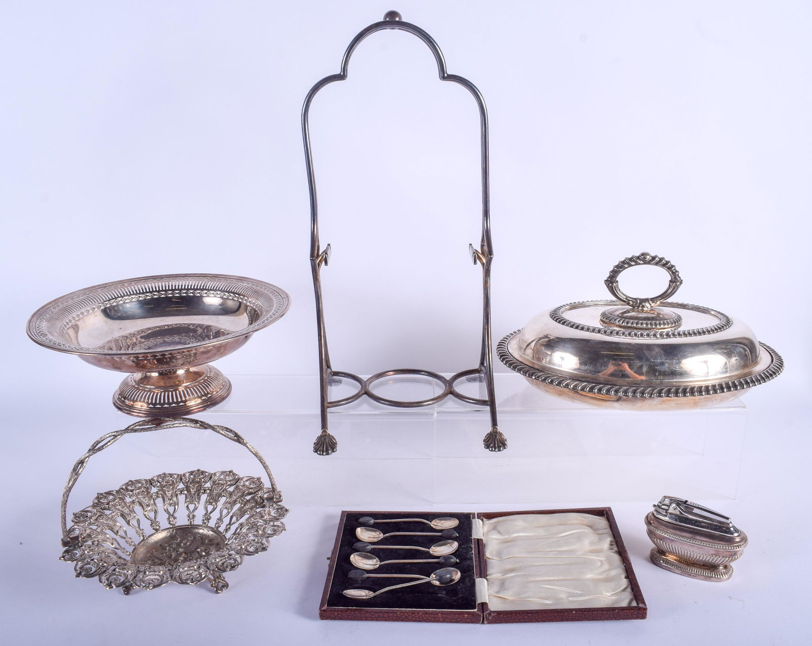 A CASED SET OF SILVER COFFEE BEAN SPOONS etc. (qt (1 of 3)