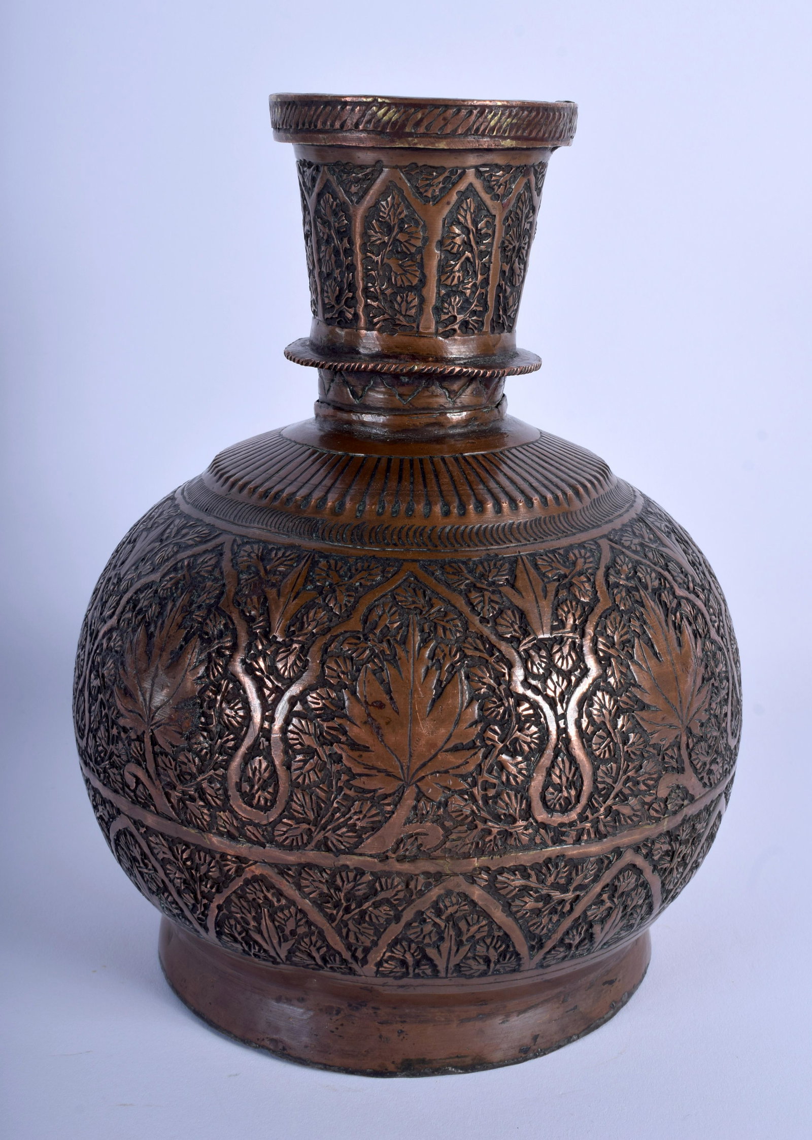 A 19TH CENTURY MIDDLE EASTERN COPPER INDIAN HOOKAH: A 19TH CENTURY MIDDLE EASTERN COPPER INDIAN HOOKAH BASE. 21 cm high.