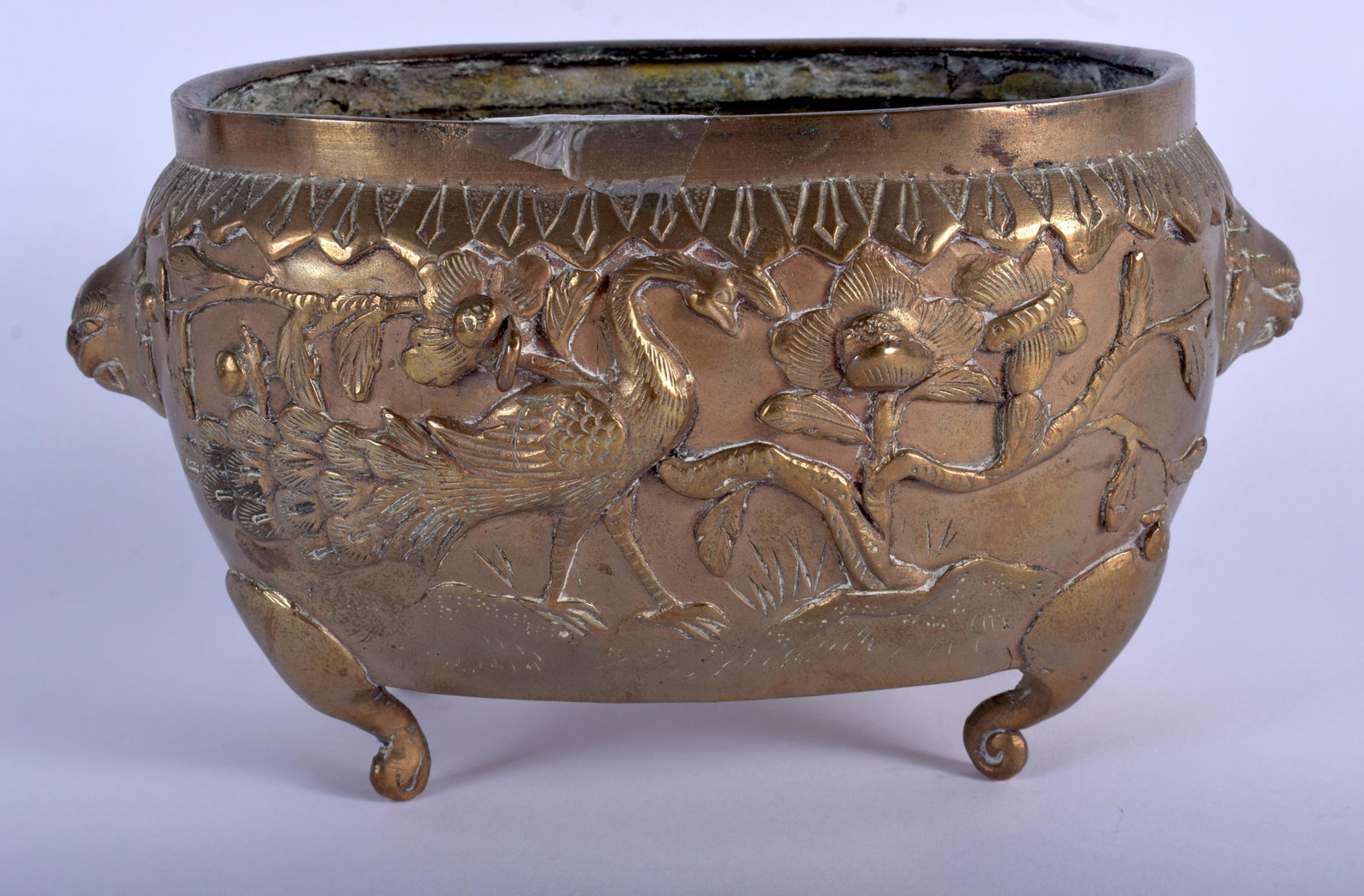 A 19TH CENTURY JAPANESE MEIJI PERIOD BRONZE CENSER. 16: A 19TH CENTURY JAPANESE MEIJI PERIOD BRONZE CENSER. 16 cm x 12 cm.