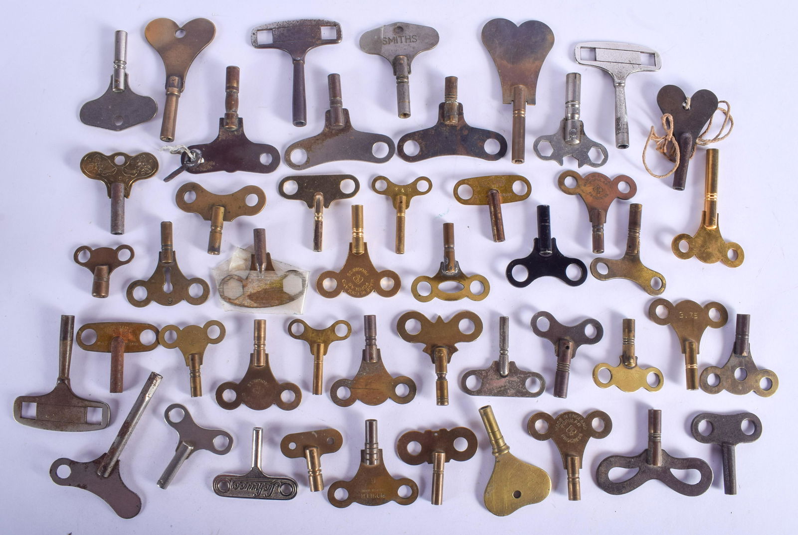 A LARGE QUANTITY OF CLOCK KEYS. (qty) (1 of 1)