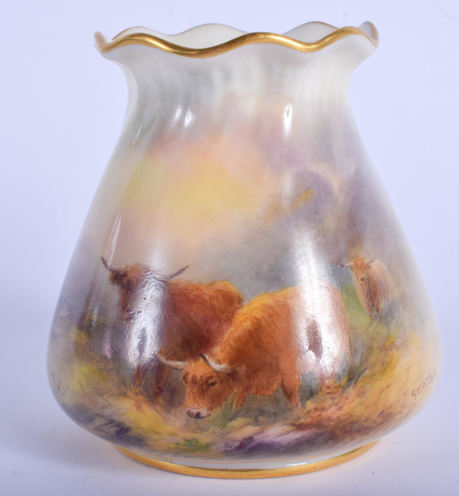 A ROYAL WORCESTER CRIMPED HIGHLAND COW VASE by Stinton.: A ROYAL WORCESTER CRIMPED HIGHLAND COW VASE by Stinton. 8 cm x 6.5 cm.