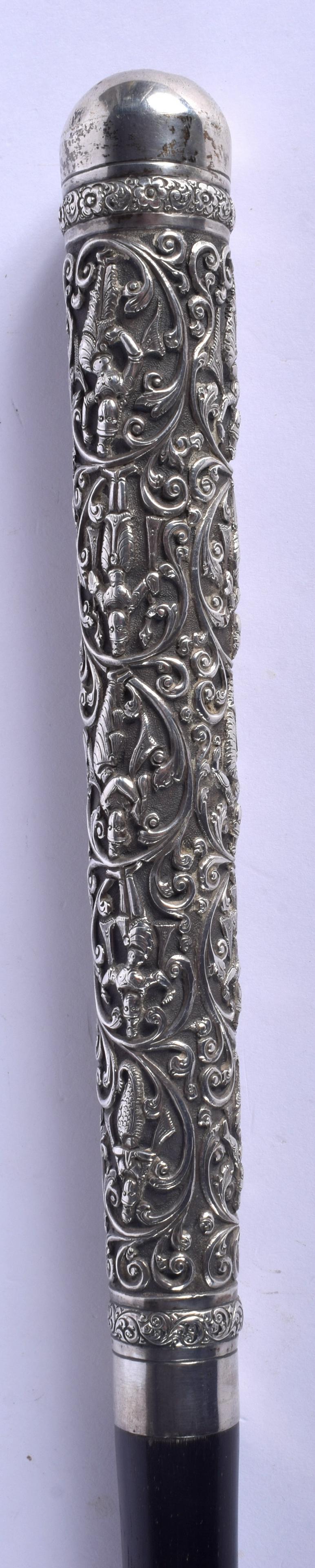 A 19TH CENTURY INDIAN SILVER HANDLED EBONY WALKING: A 19TH CENTURY INDIAN SILVER HANDLED EBONY WALKING CANE. 85 cm long.