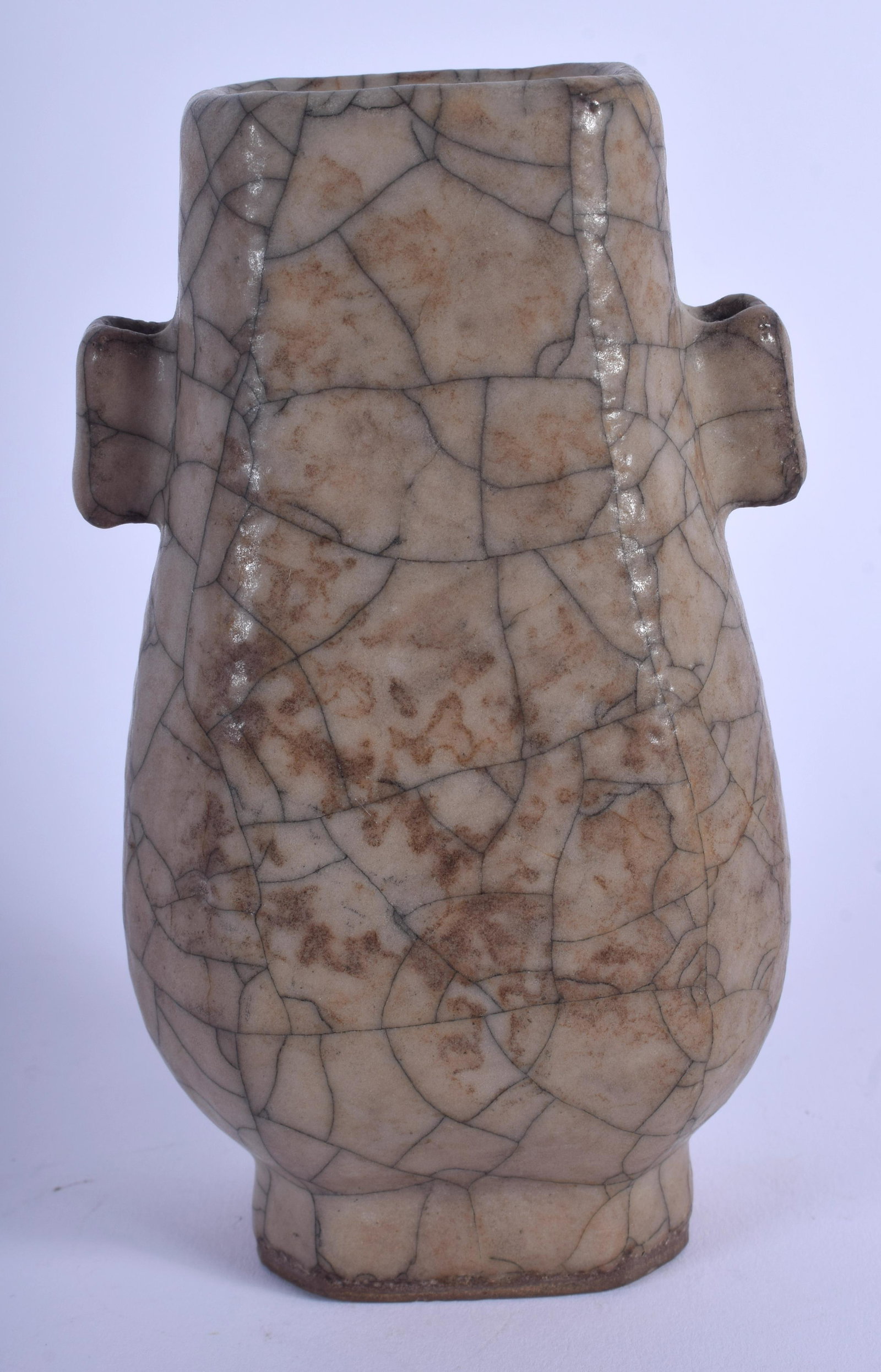 A CHINESE QING DYNASTY TWIN HANDLED GE TYPE ARROW VASE: A CHINESE QING DYNASTY TWIN HANDLED GE TYPE ARROW VASE of crackle glaze form. 13 cm x 7.5 cm.