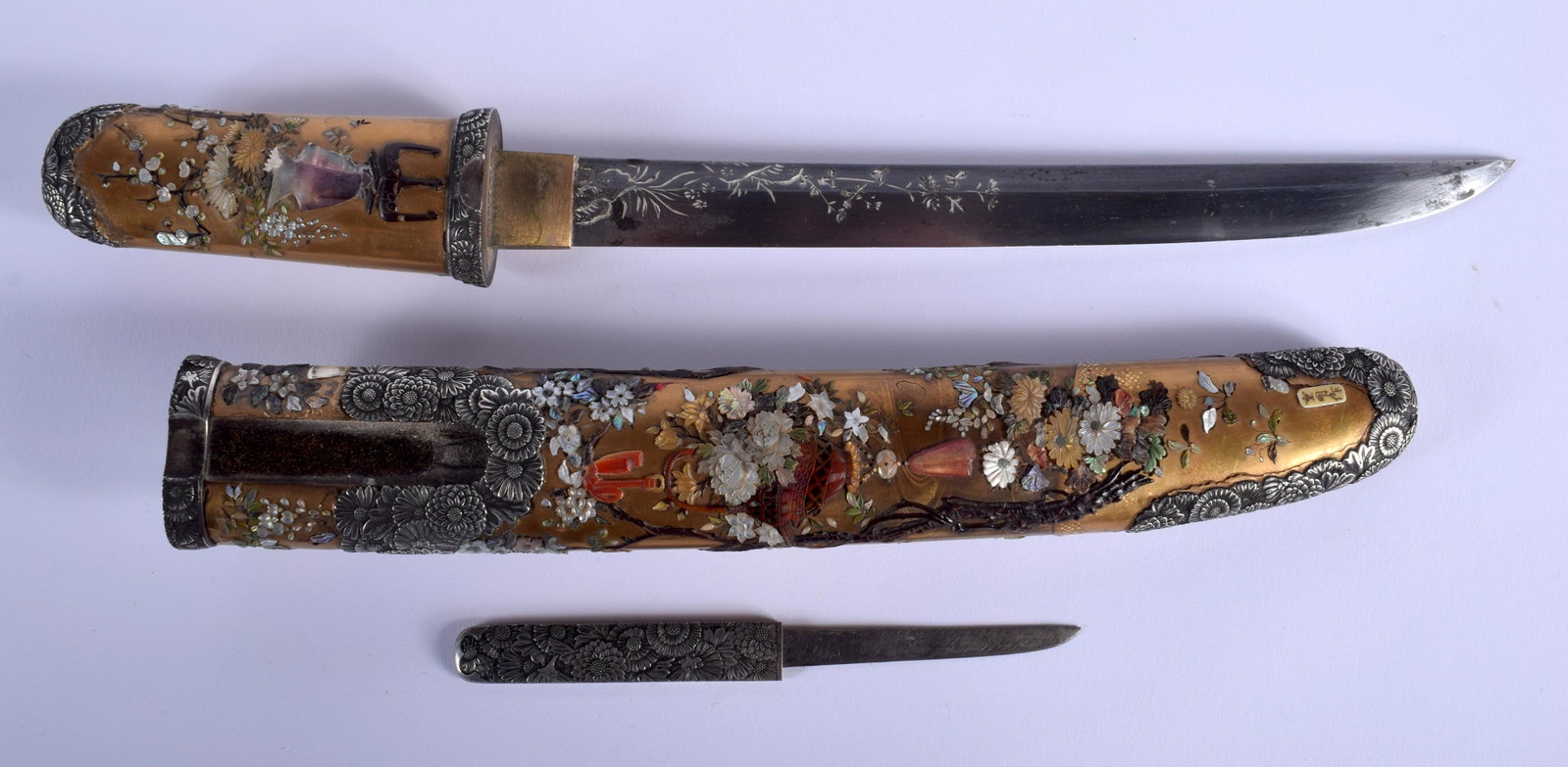 A FINE 19TH CENTURY JAPANESE MEIJI PERIOD CARVED BONE: A FINE 19TH CENTURY JAPANESE MEIJI PERIOD CARVED BONE SHIBAYAMA BONE TANTO DAGGER by Shigeaki & Masaaki, with exceptional silver work chrysanthemum decoration. 38 cm long.