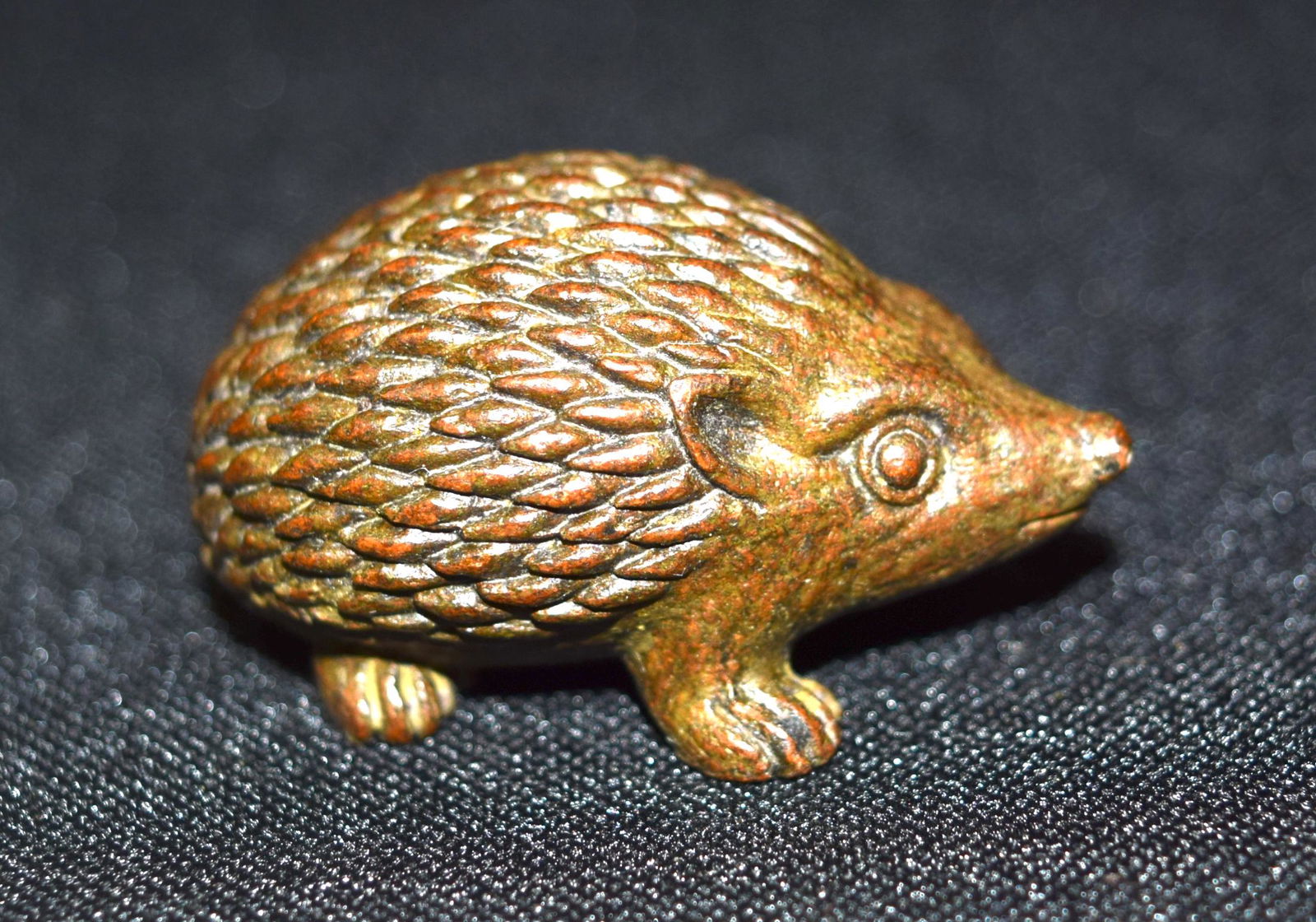 A small Japanese  bronze hedge hog 5cm (1 of 2)