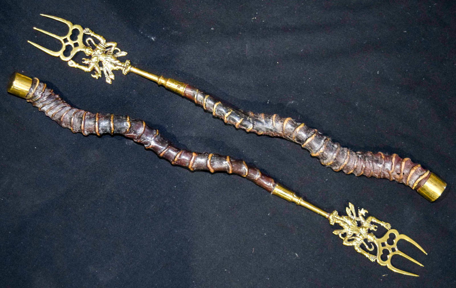 A pair of Horn and brass  handled Toasting forks 60cm (1 of 3)