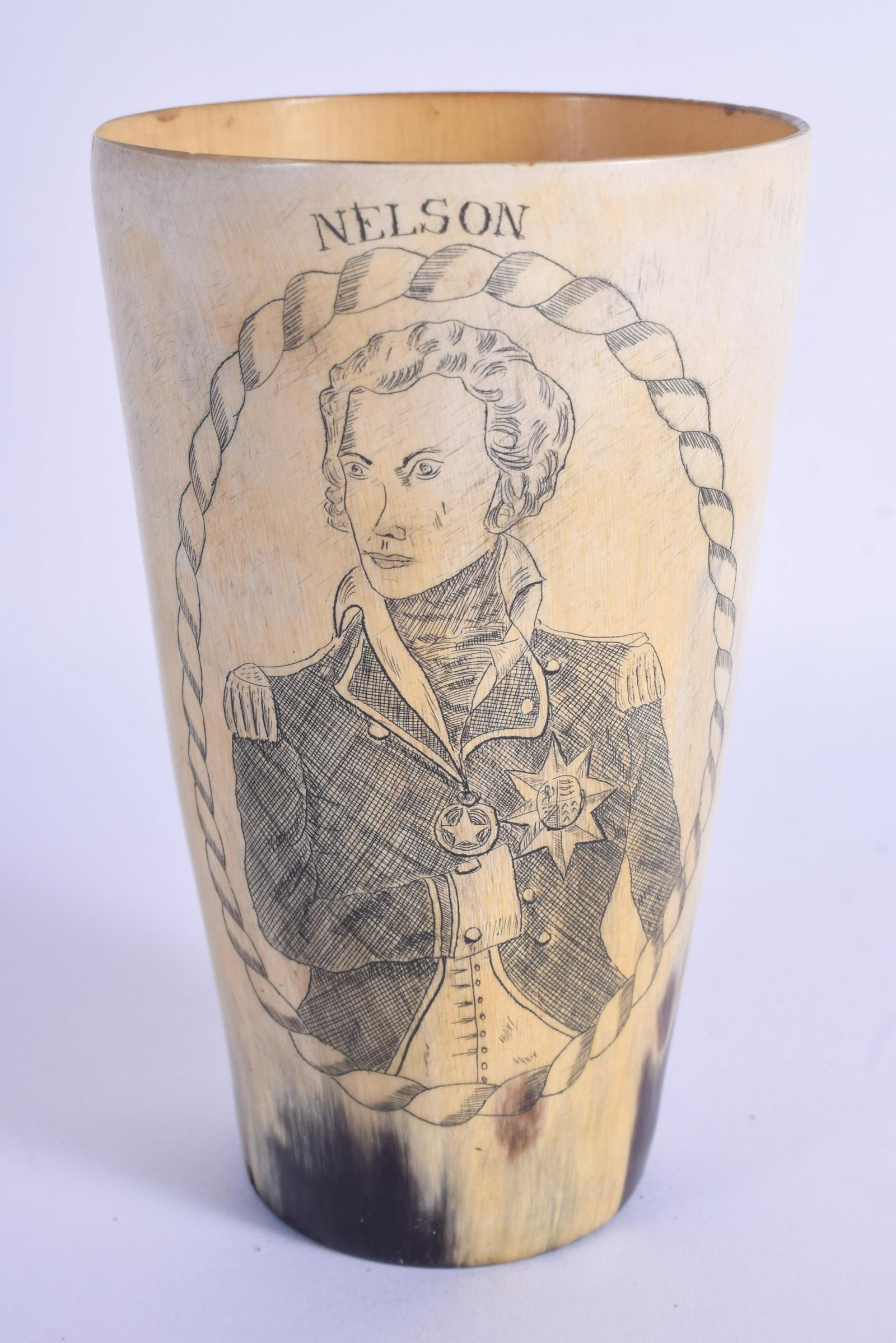 AN ANTIQUE NELSON SCRIMSHAW HORN HUNTING BEAKER. 11.5: AN ANTIQUE NELSON SCRIMSHAW HORN HUNTING BEAKER. 11.5 cm high.